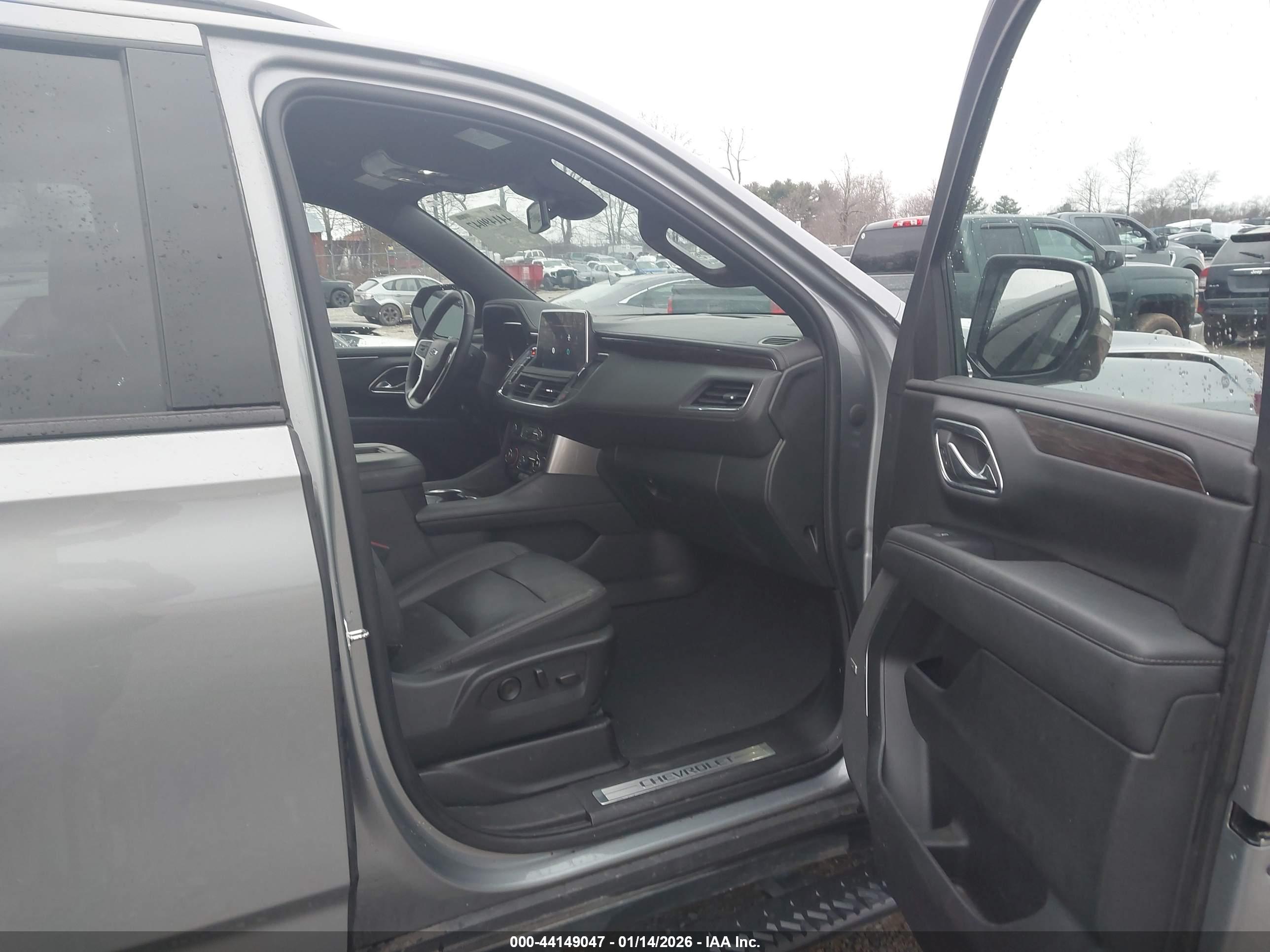 CHEVROLET SUBURBAN image 5