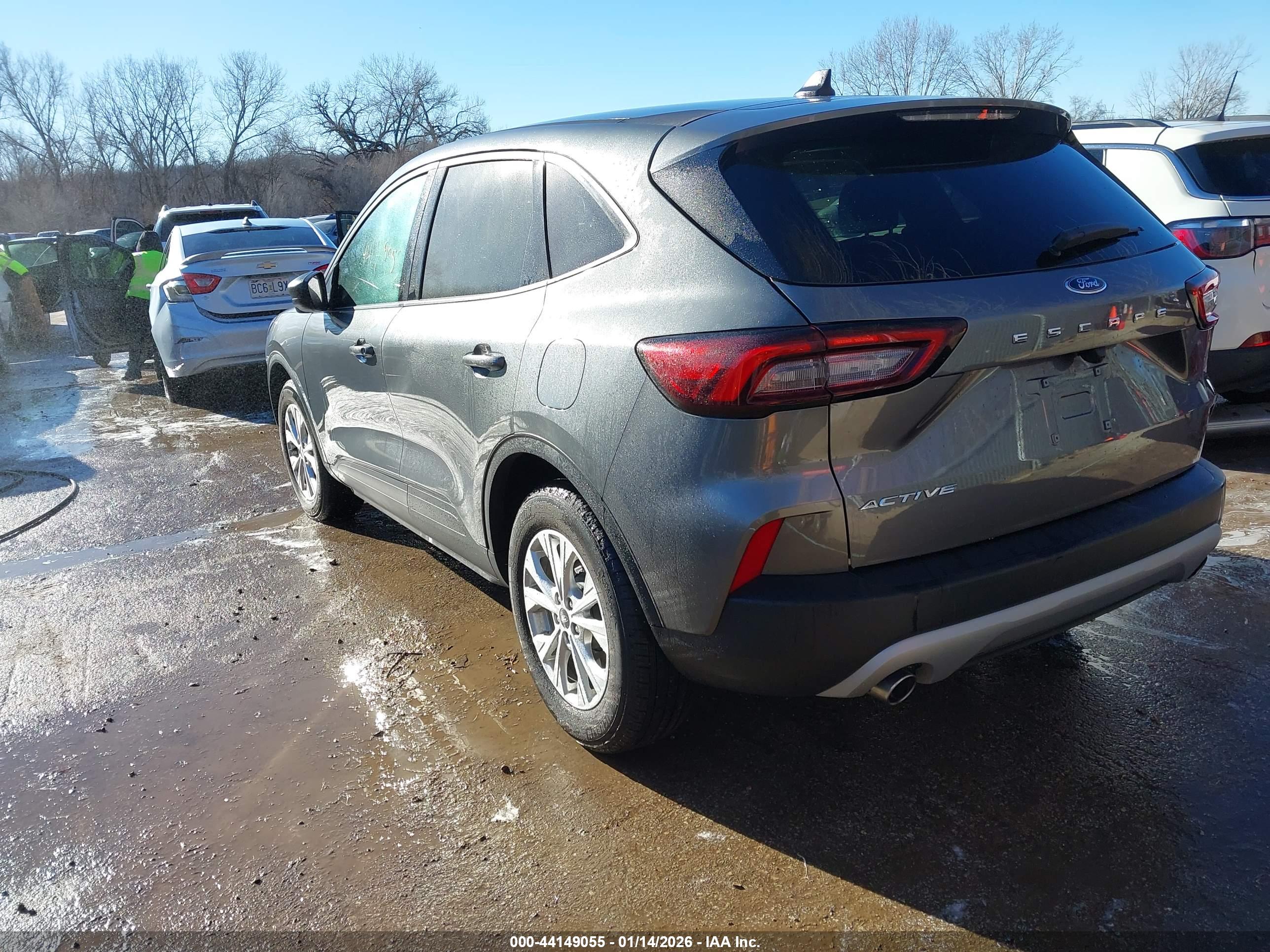 FORD ESCAPE image 3