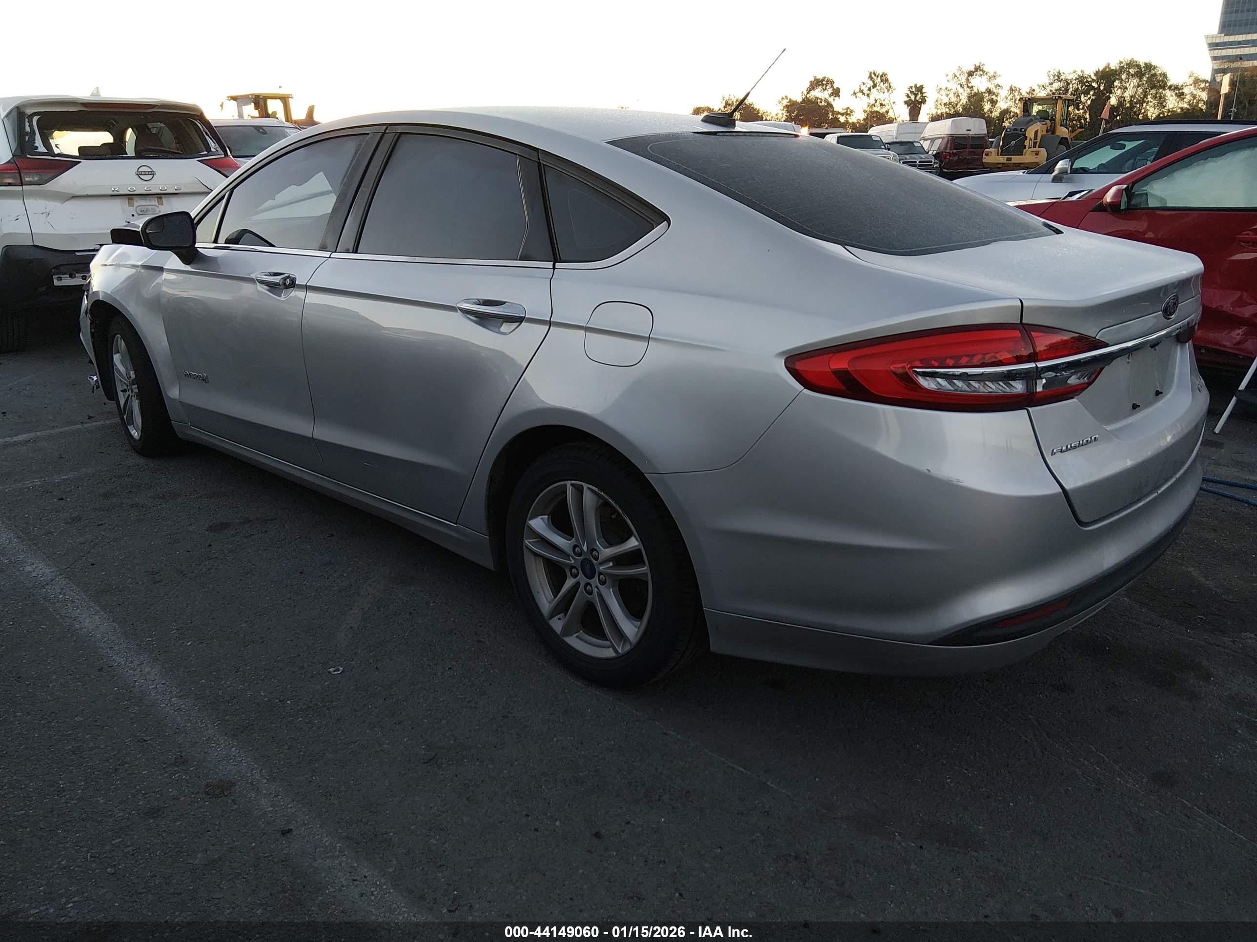 FORD FUSION image 3
