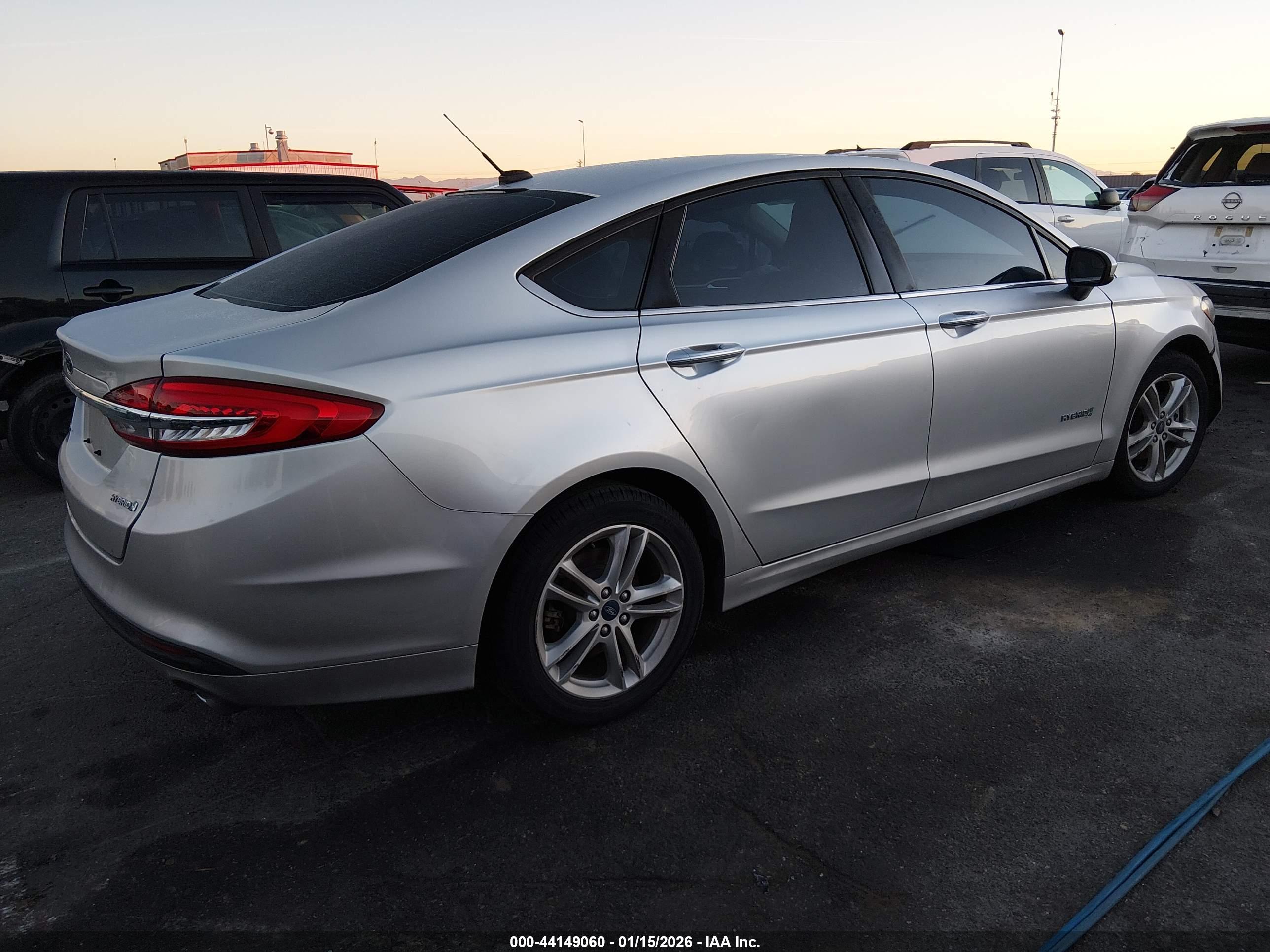 FORD FUSION image 4