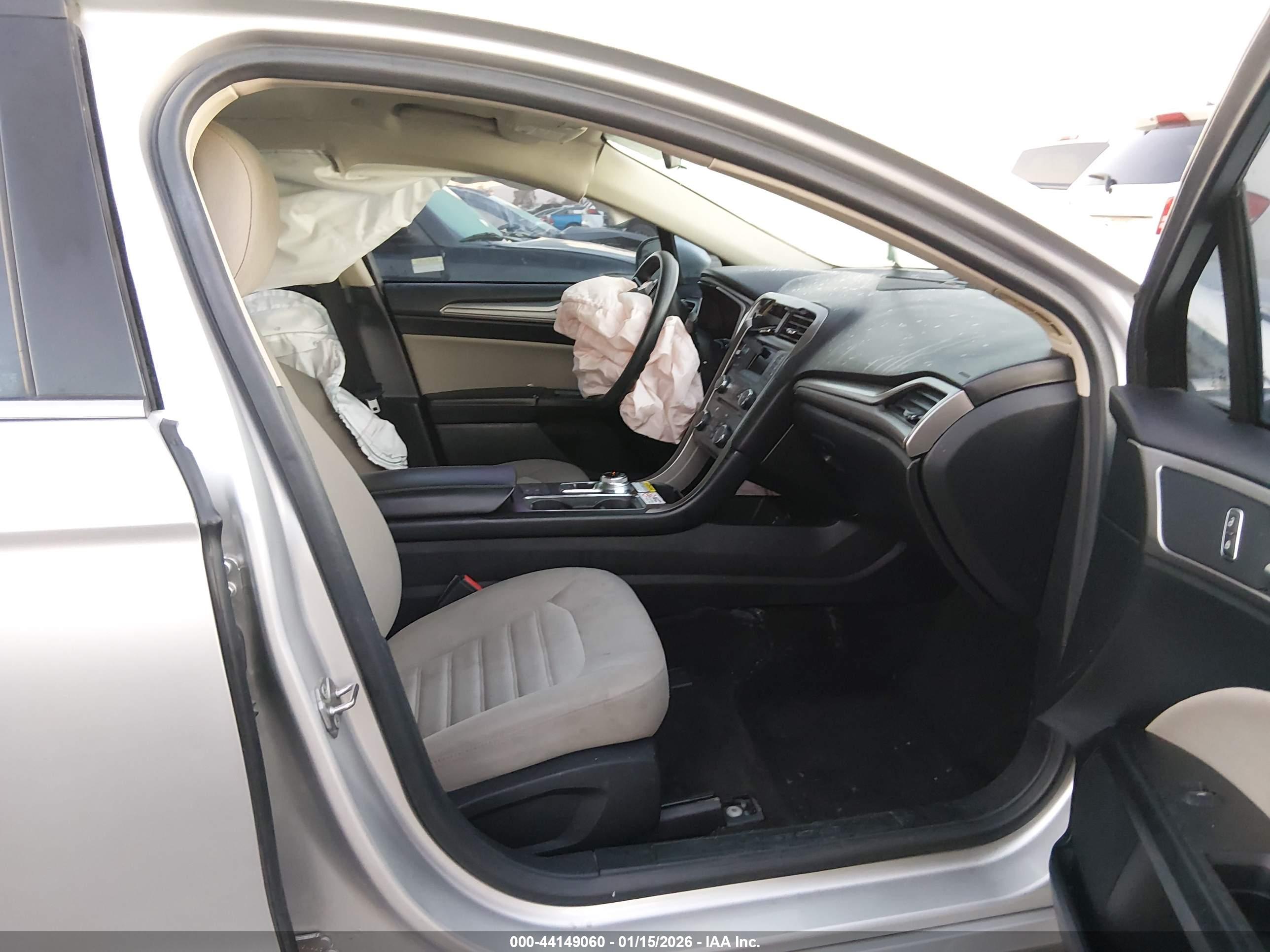 FORD FUSION image 5