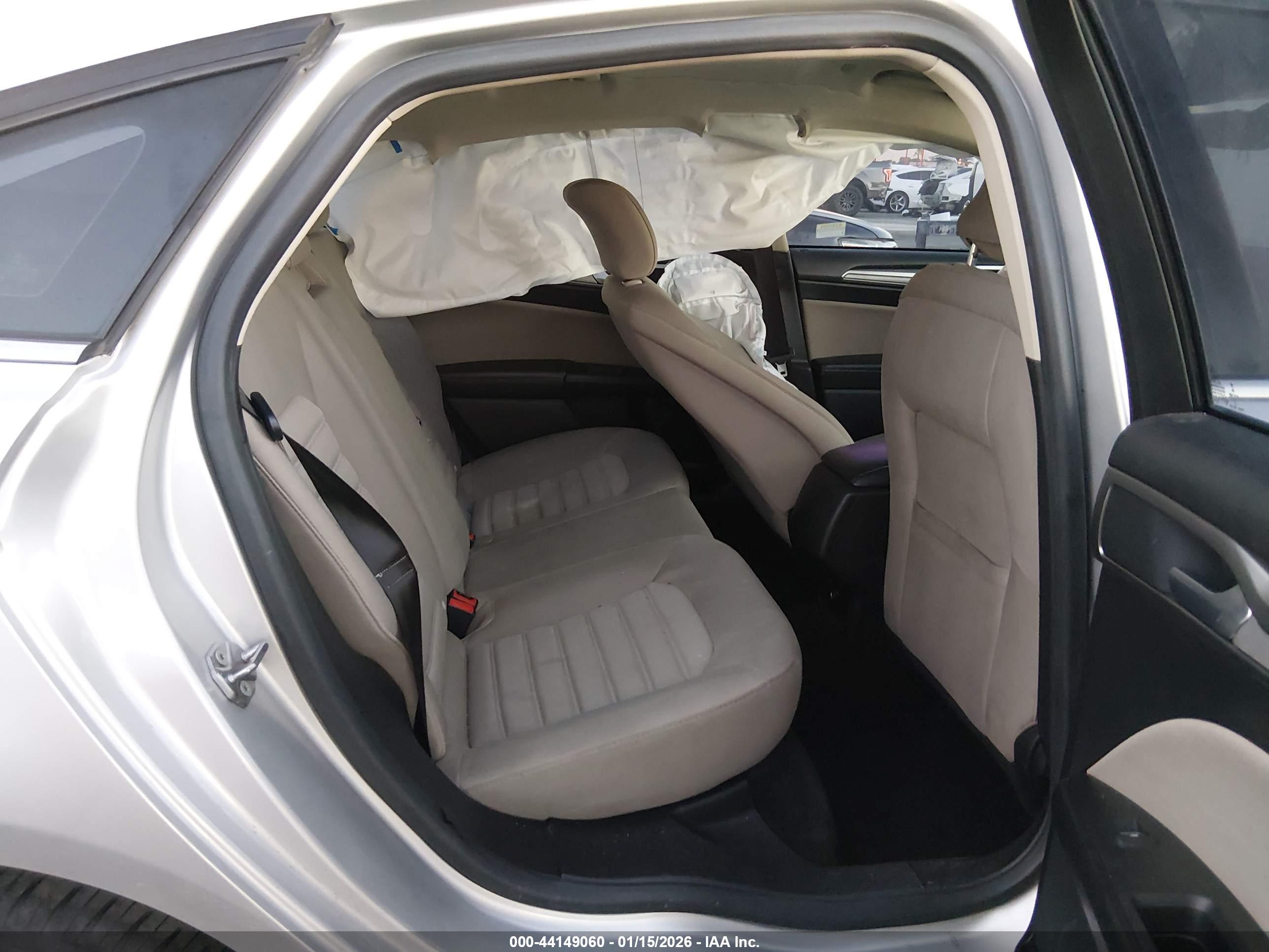 FORD FUSION image 8