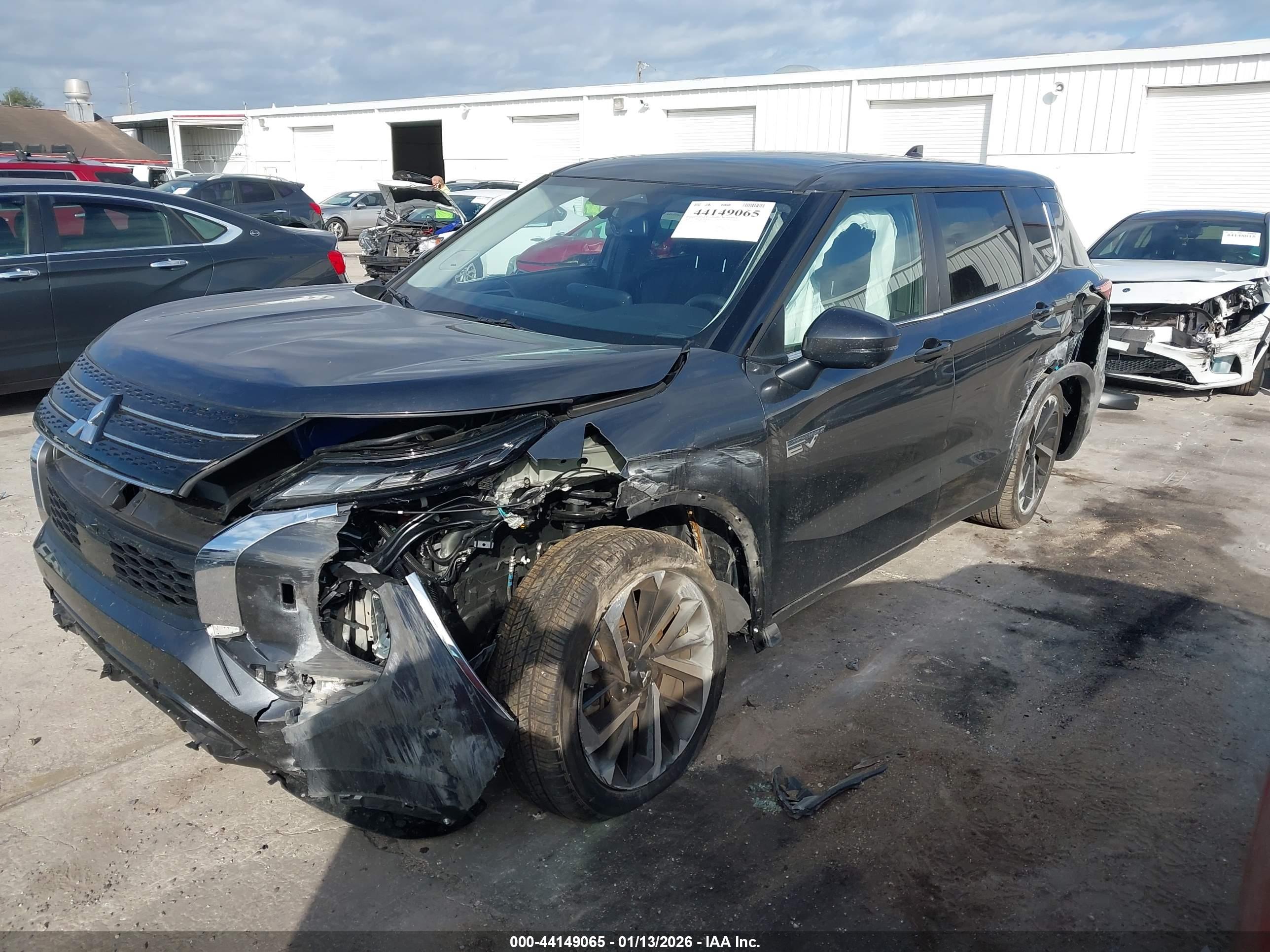 MITSUBISHI OUTLANDER image 2