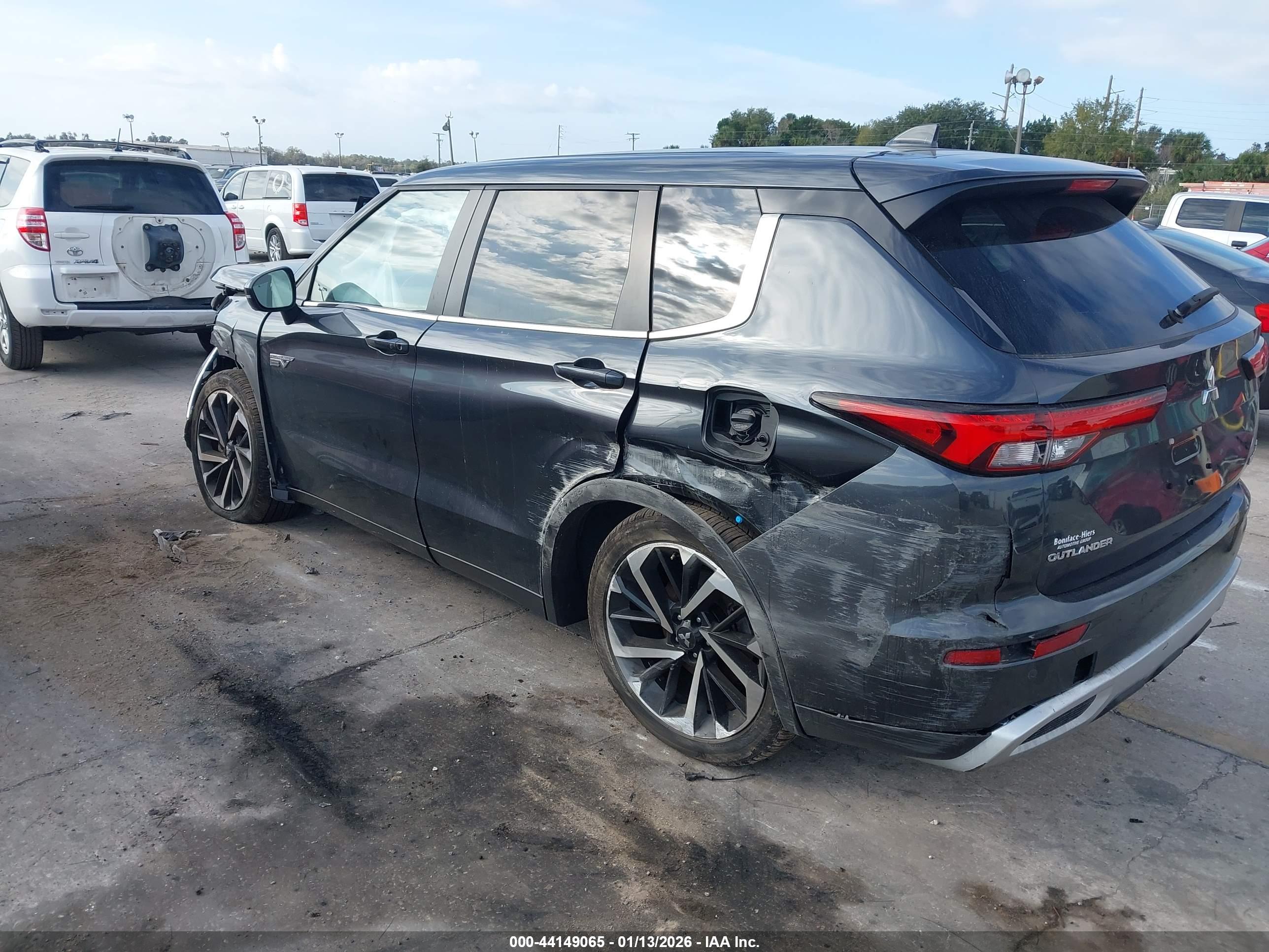 MITSUBISHI OUTLANDER image 3