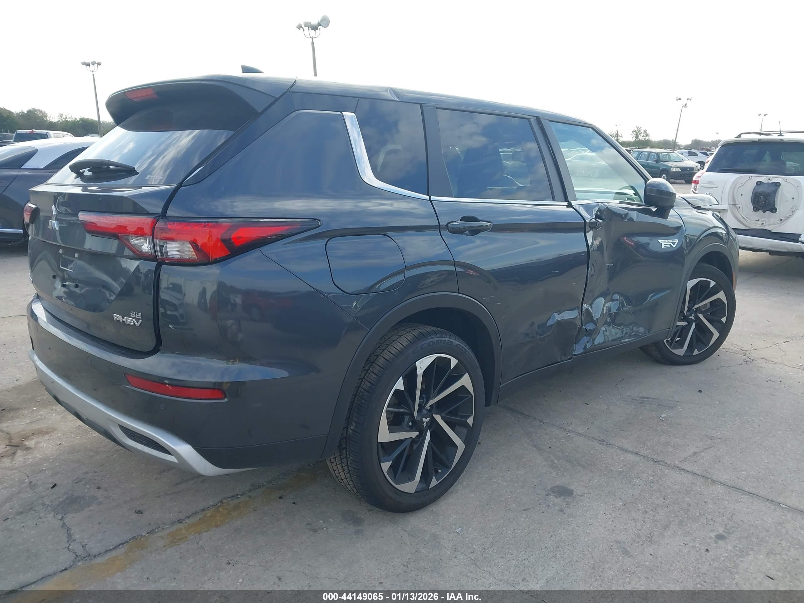 MITSUBISHI OUTLANDER image 4