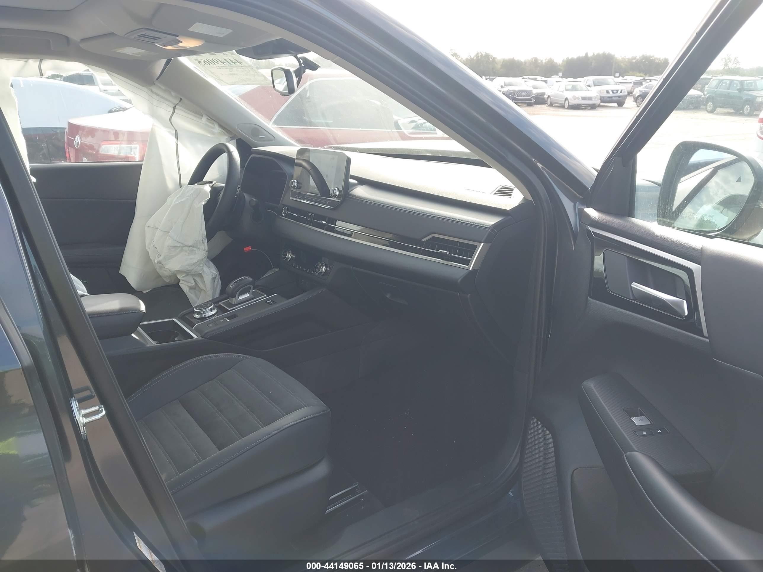 MITSUBISHI OUTLANDER image 5