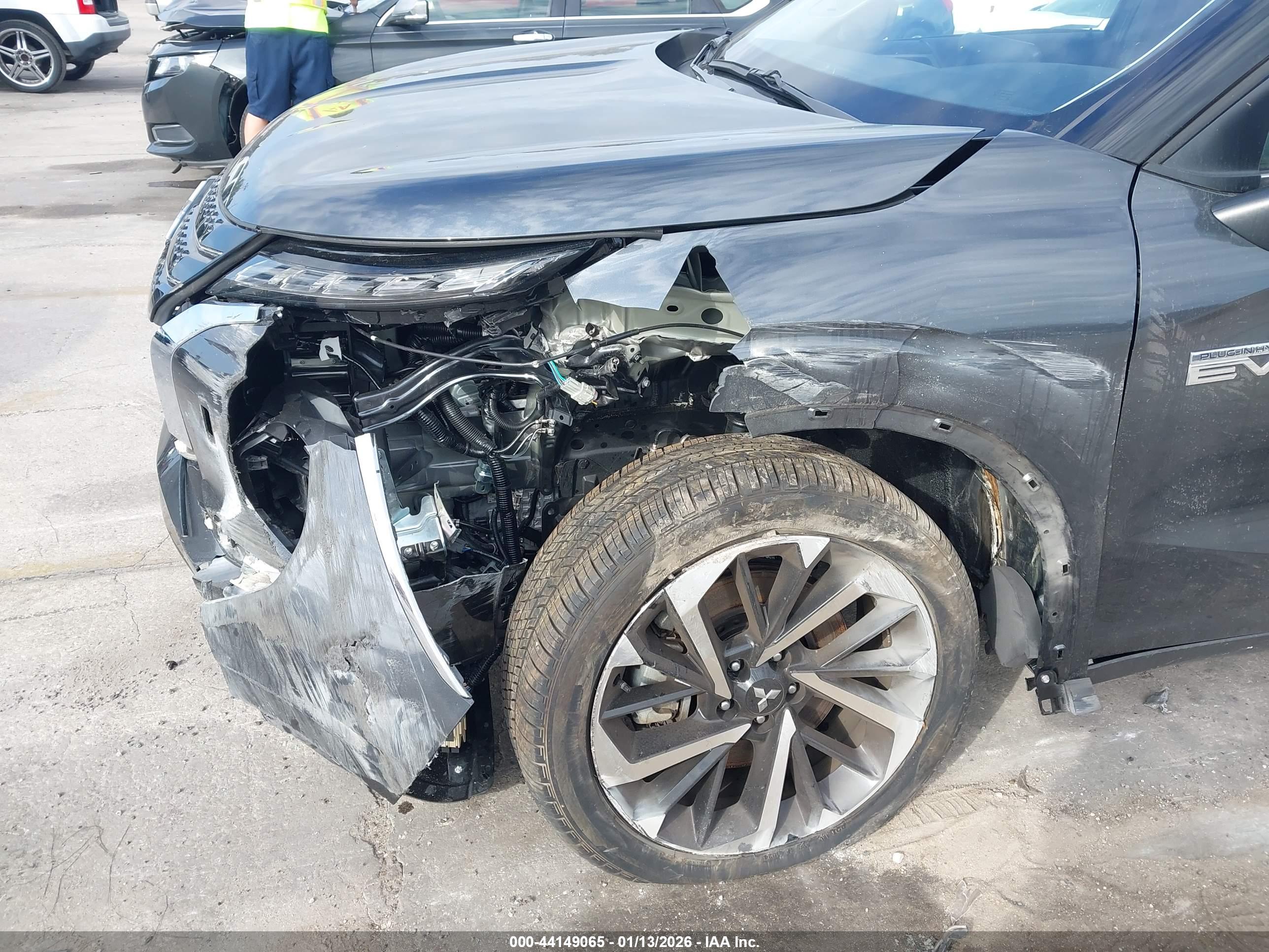 MITSUBISHI OUTLANDER image 6