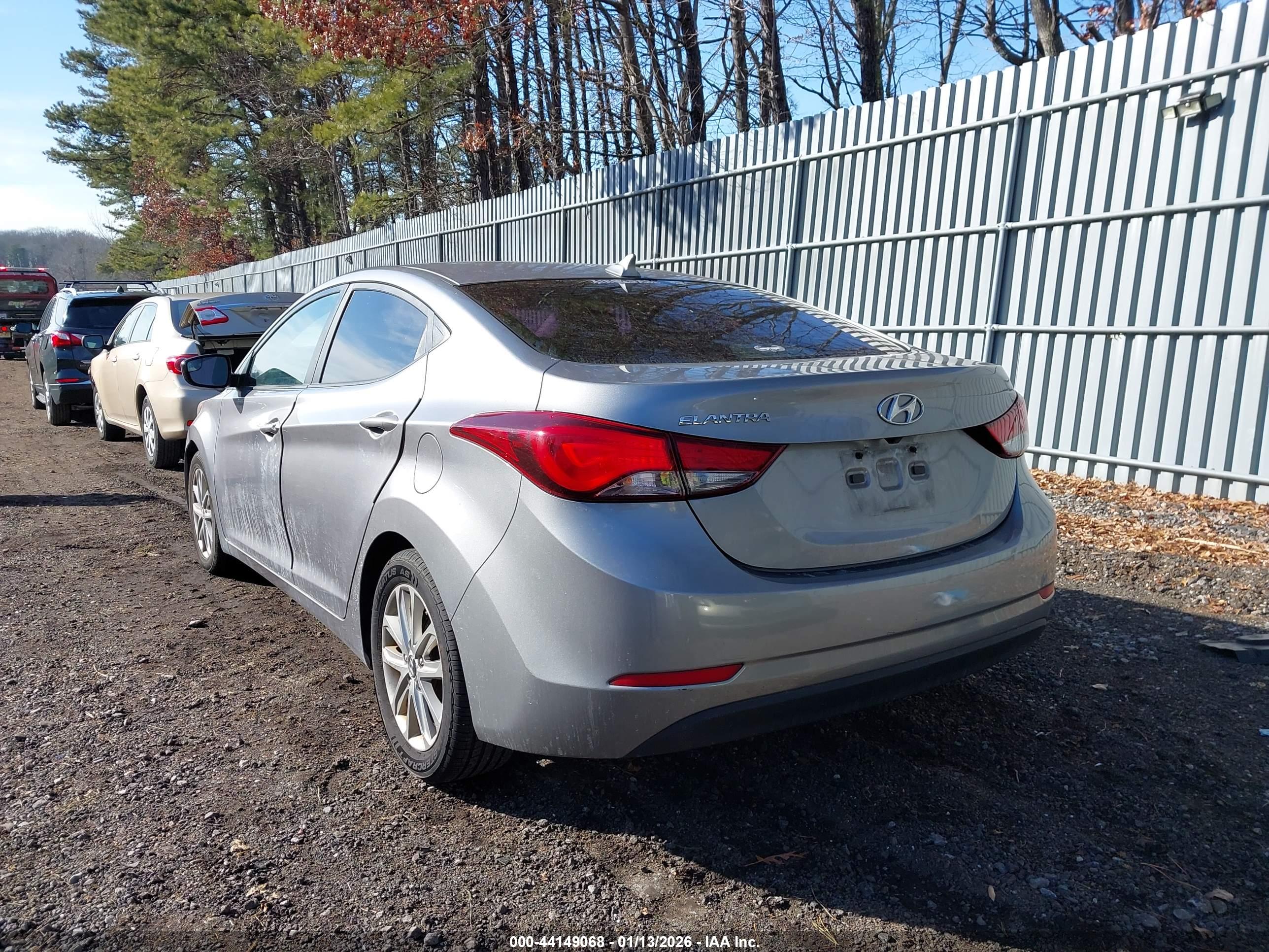 HYUNDAI ELANTRA image 3