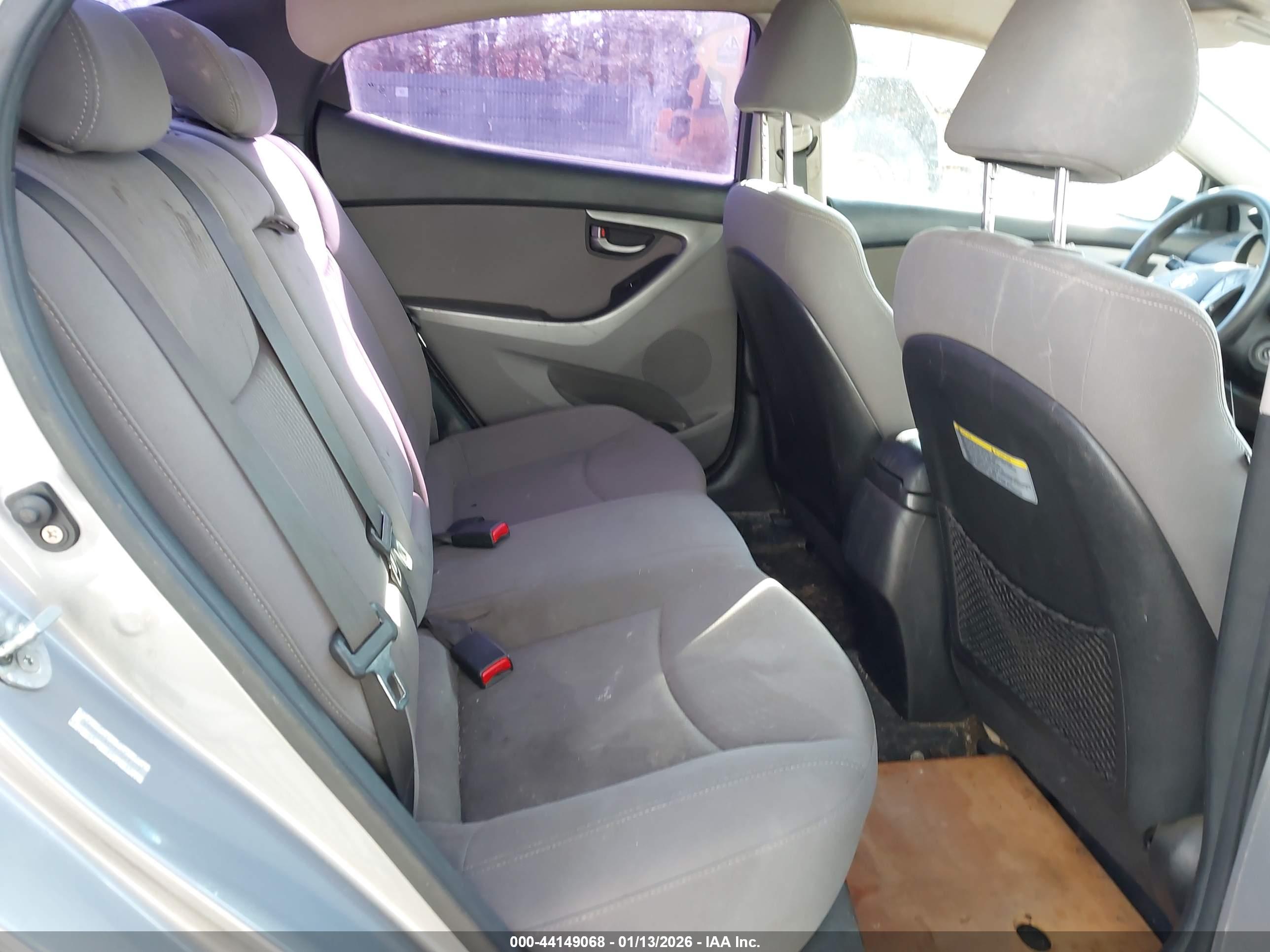 HYUNDAI ELANTRA image 8