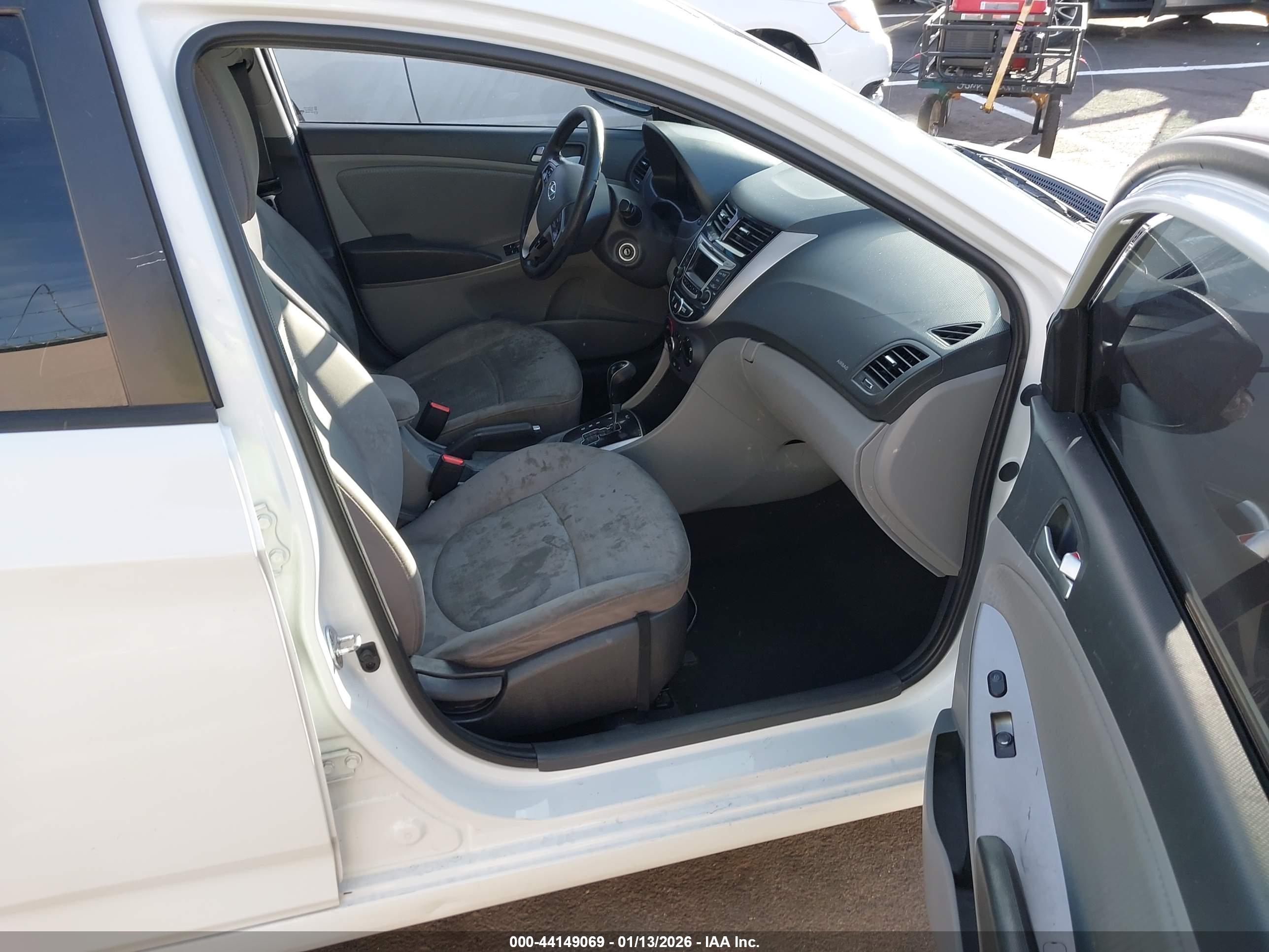 HYUNDAI ACCENT image 5