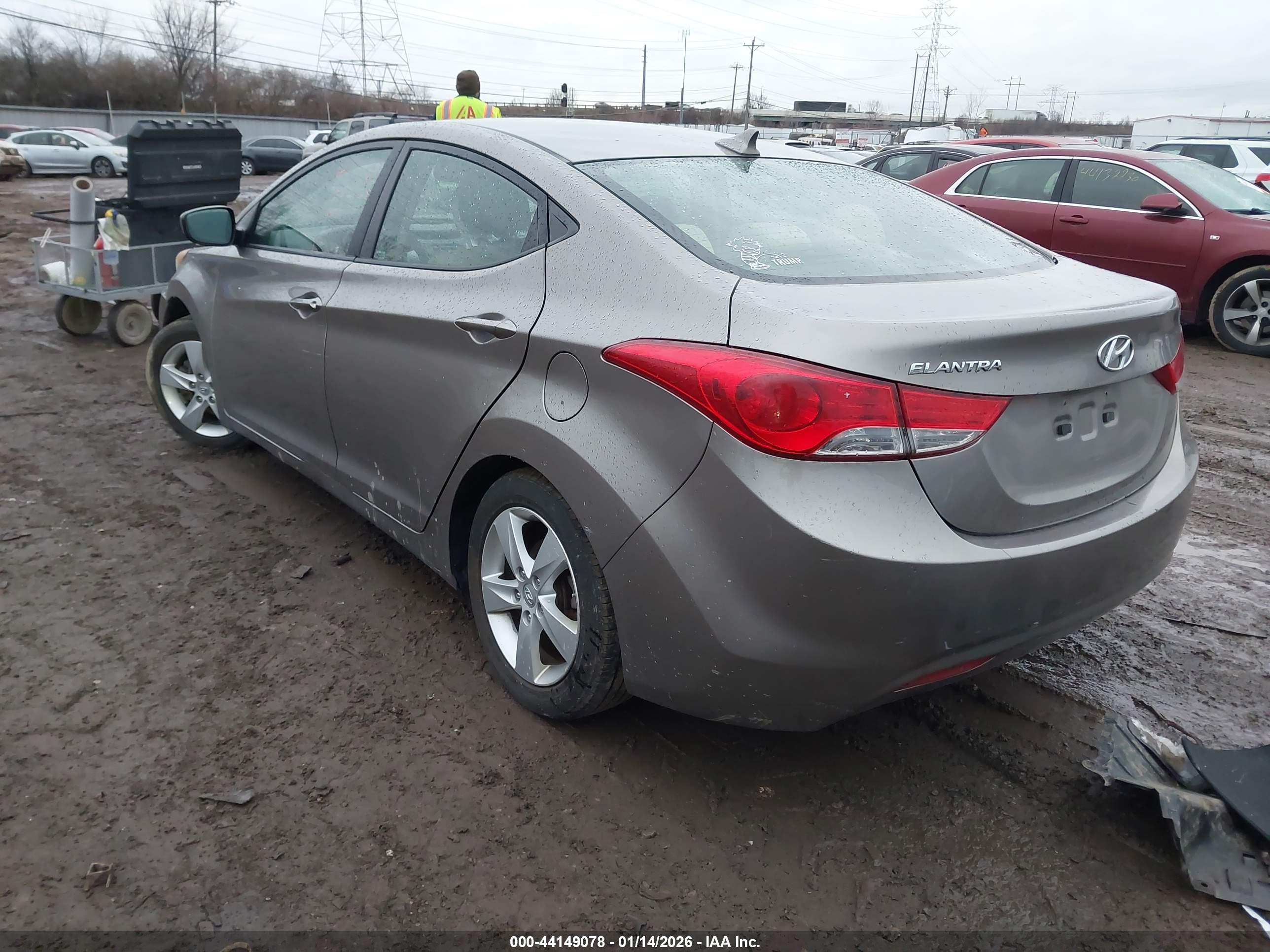 HYUNDAI ELANTRA image 3