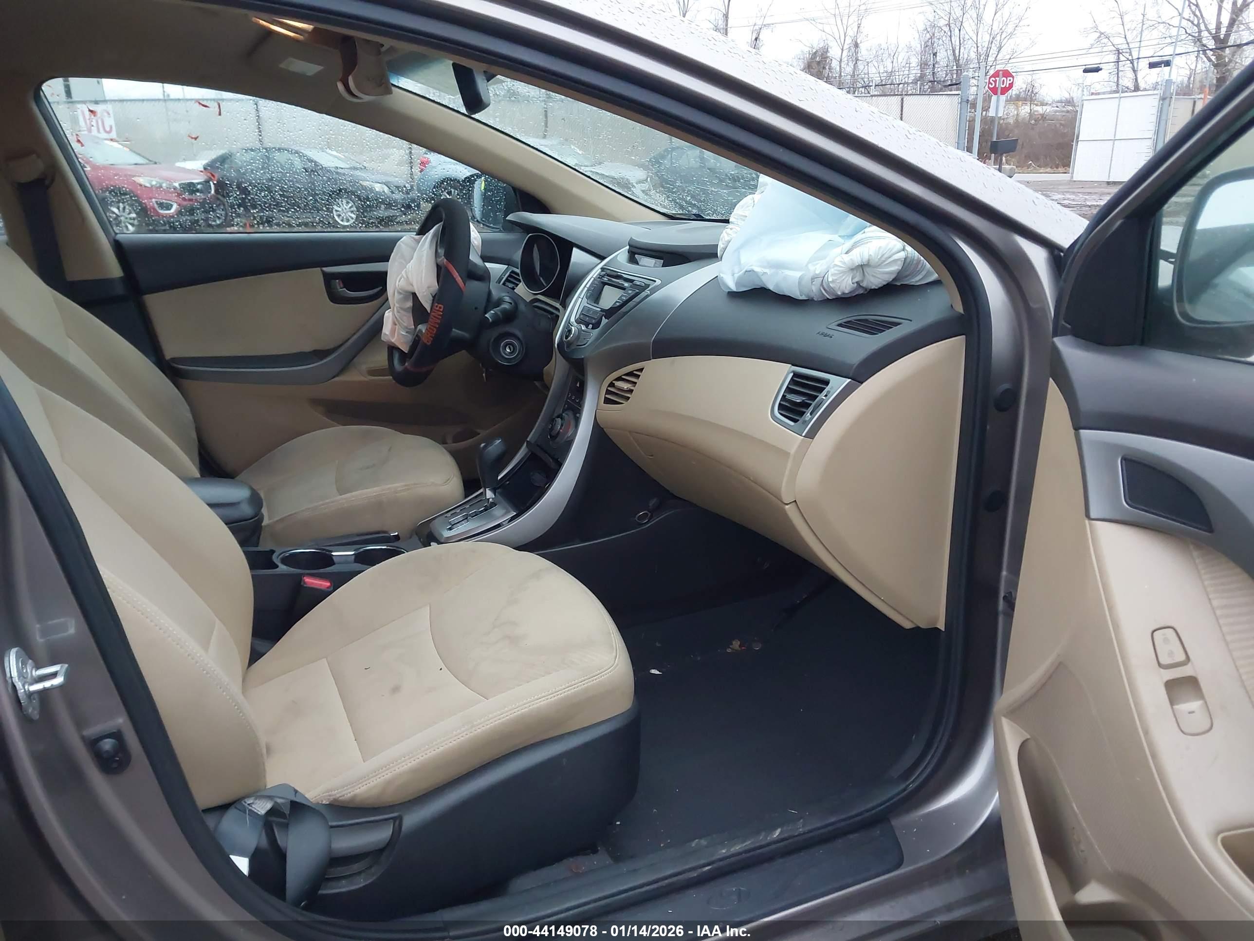HYUNDAI ELANTRA image 5