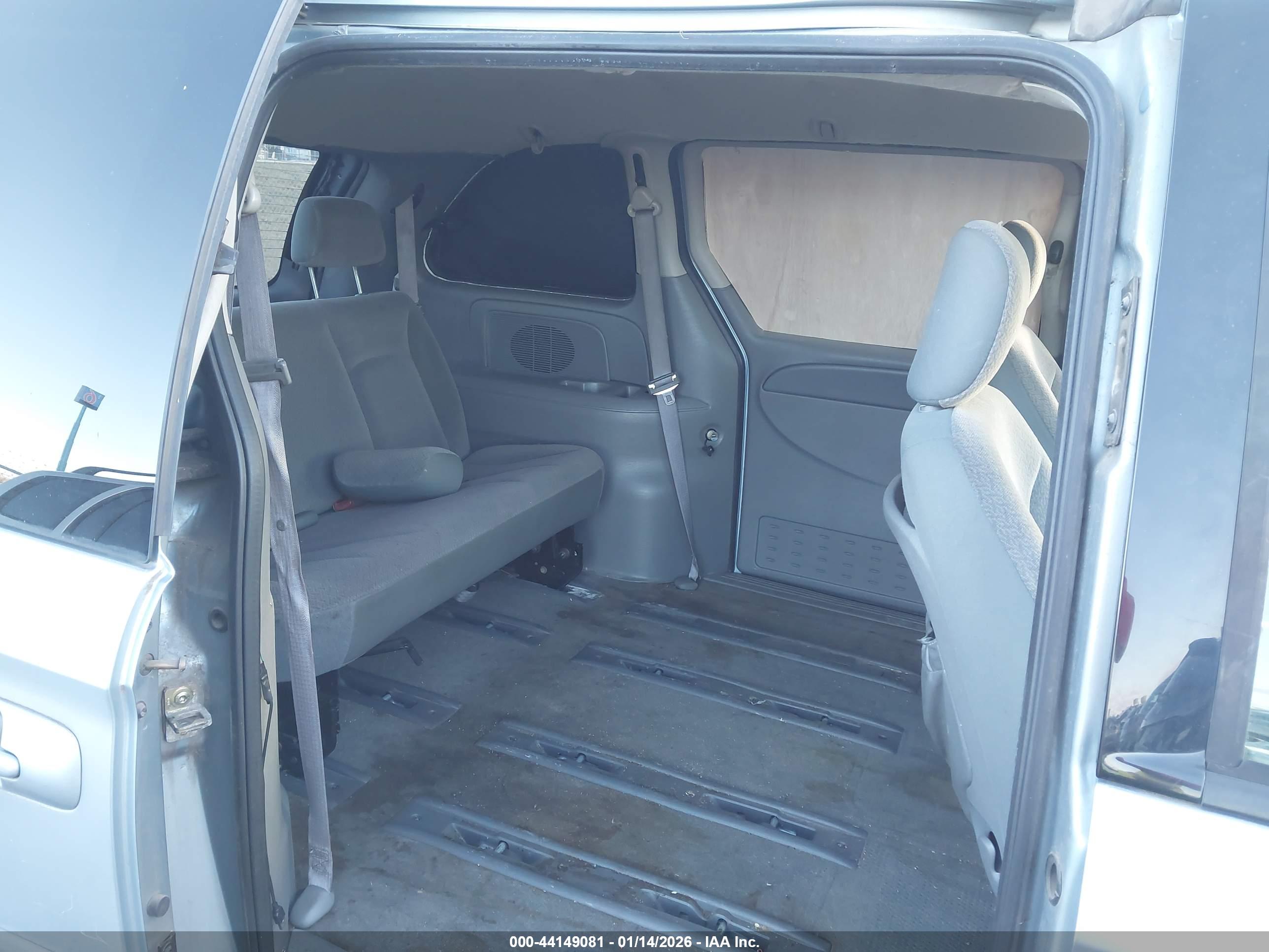 CHRYSLER TOWN image 8