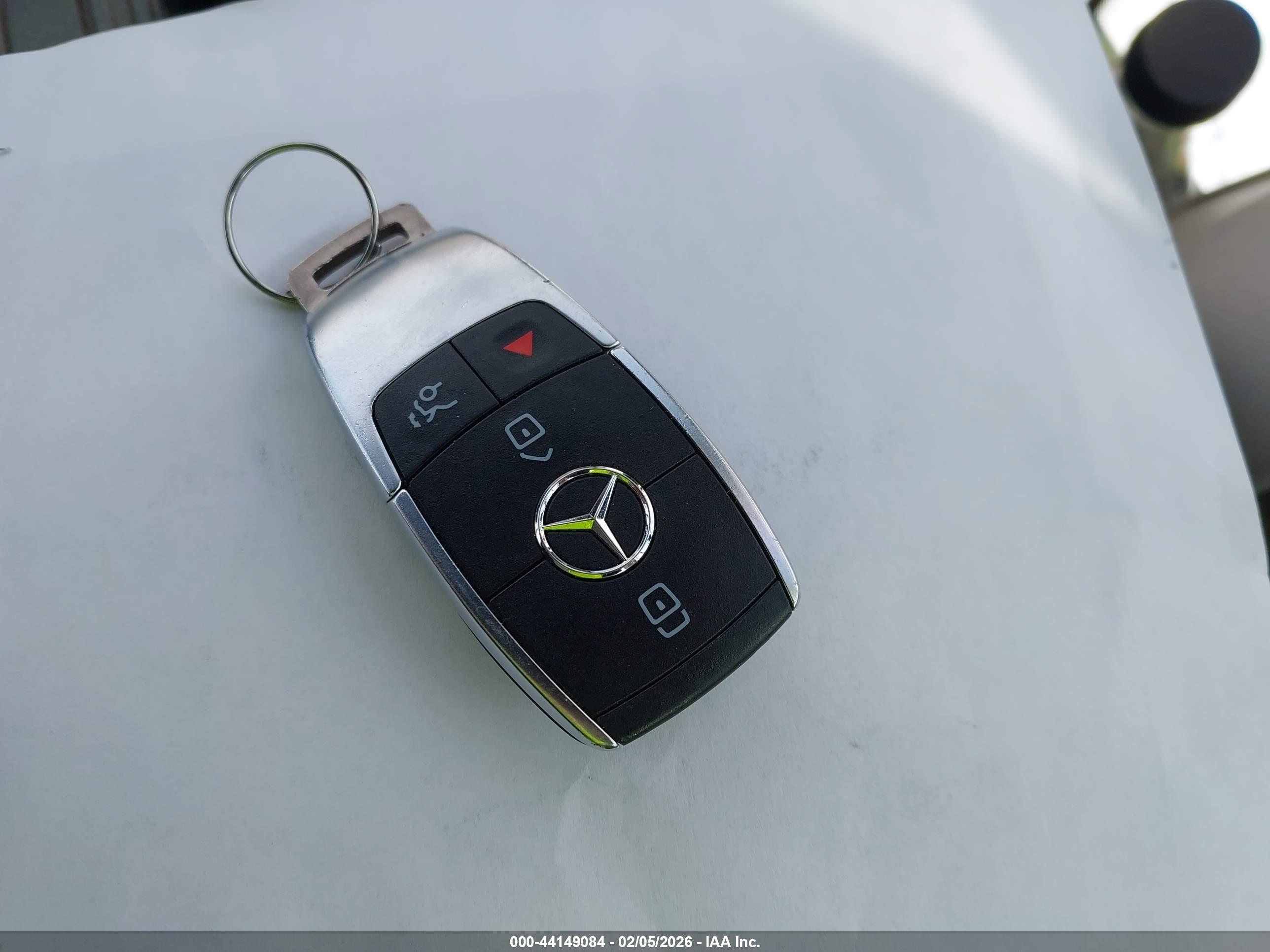 MERCEDES-BENZ GLB image 11