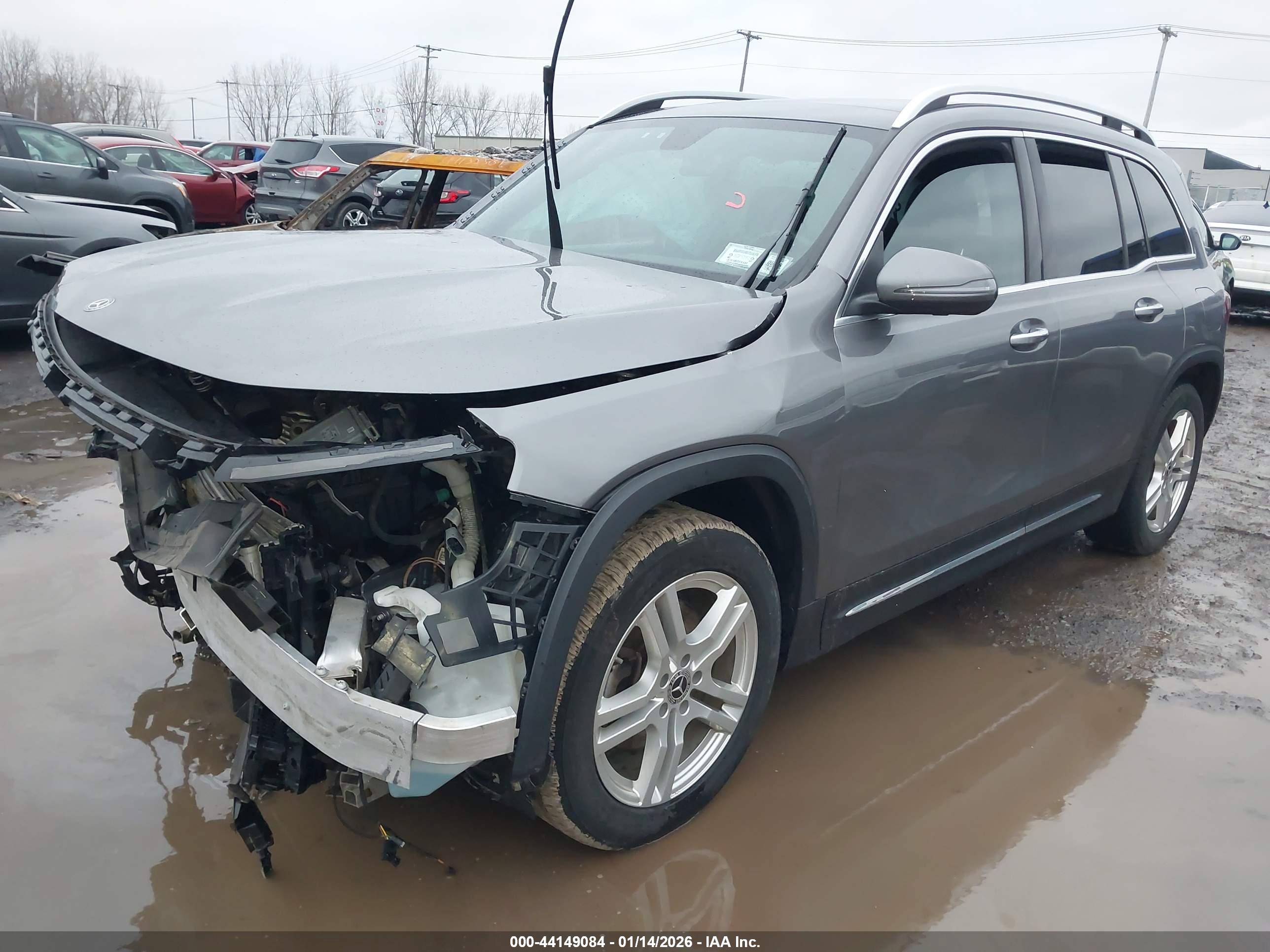 MERCEDES-BENZ GLB image 2