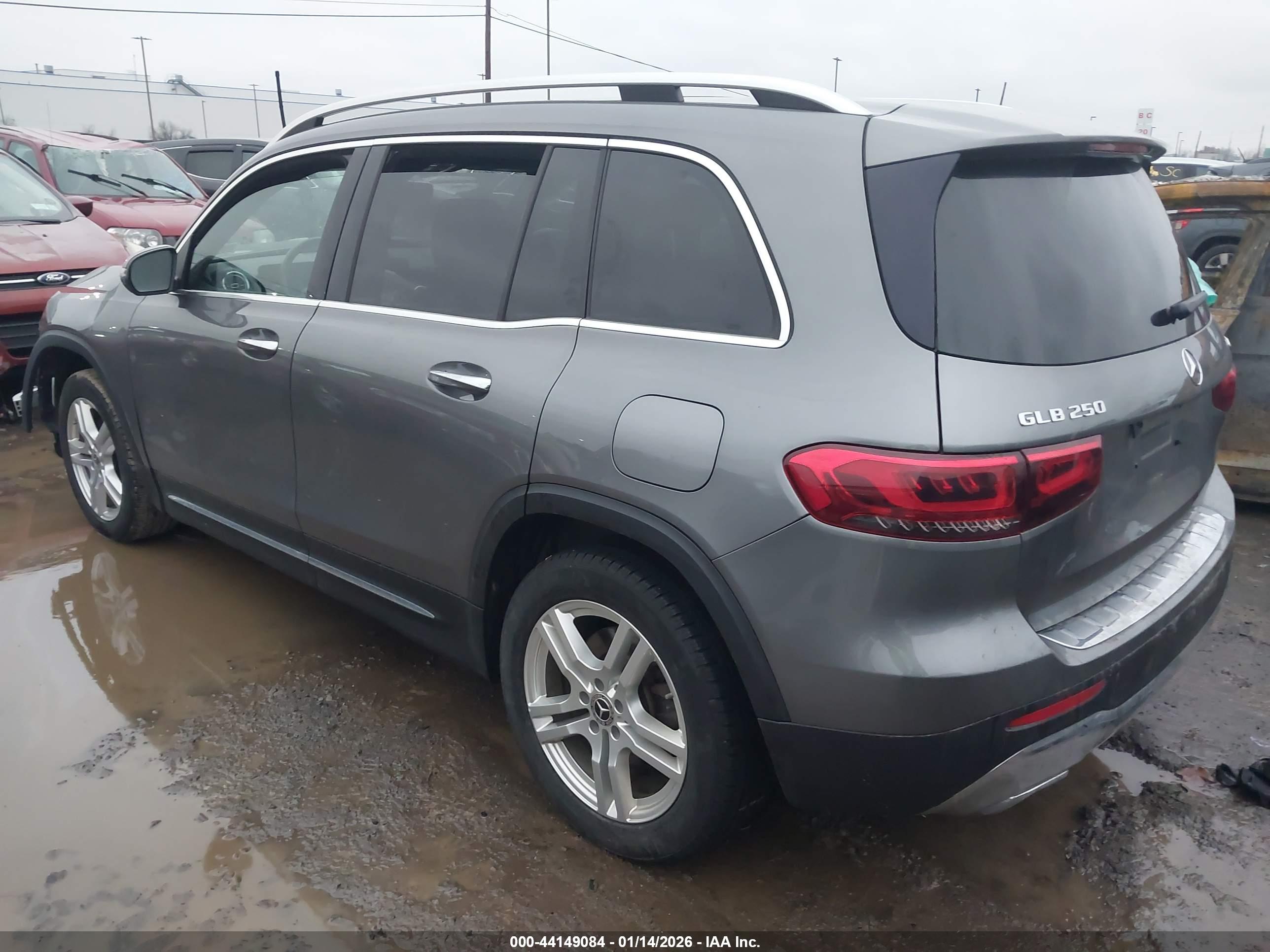 MERCEDES-BENZ GLB image 3