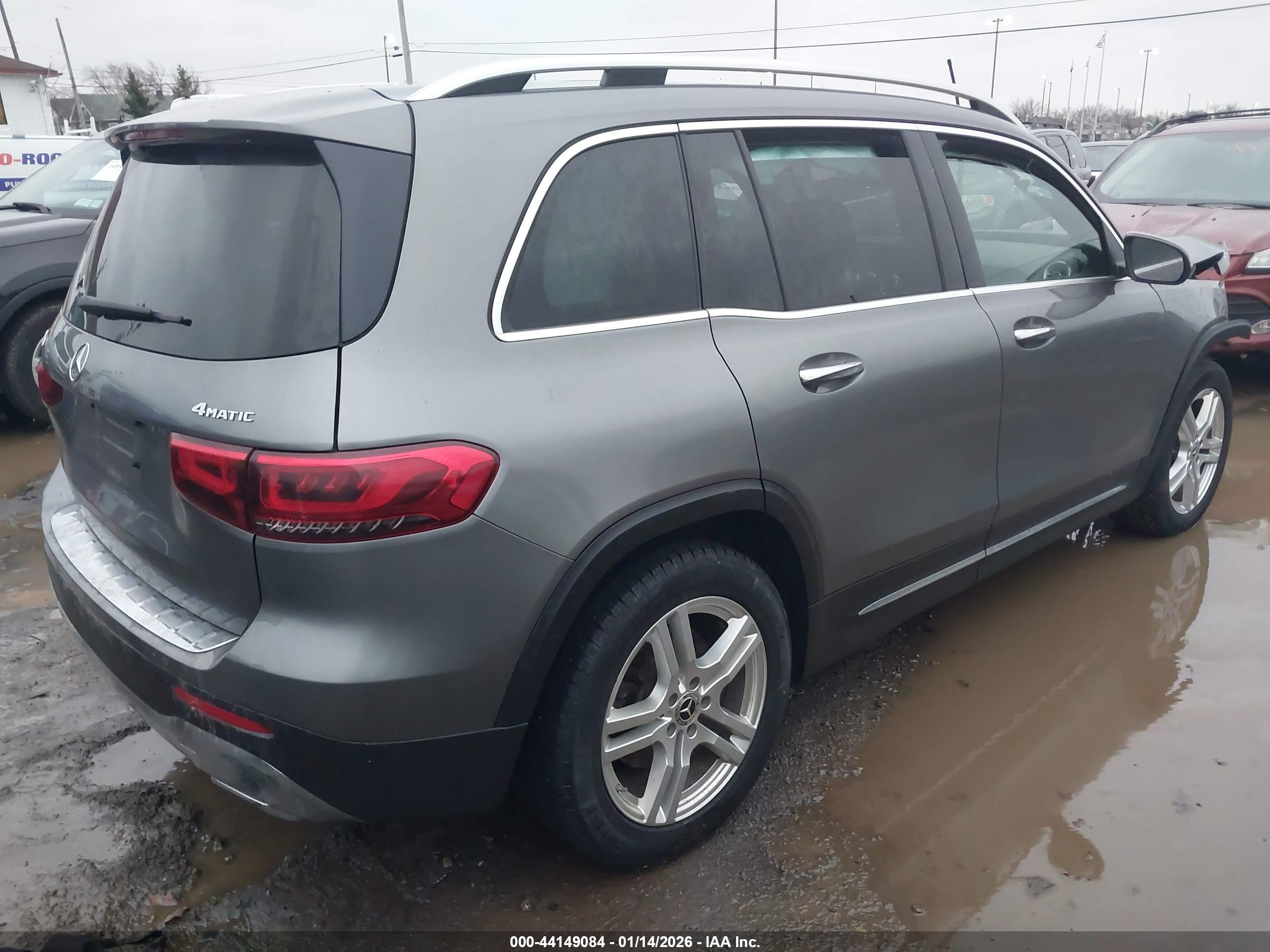 MERCEDES-BENZ GLB image 4