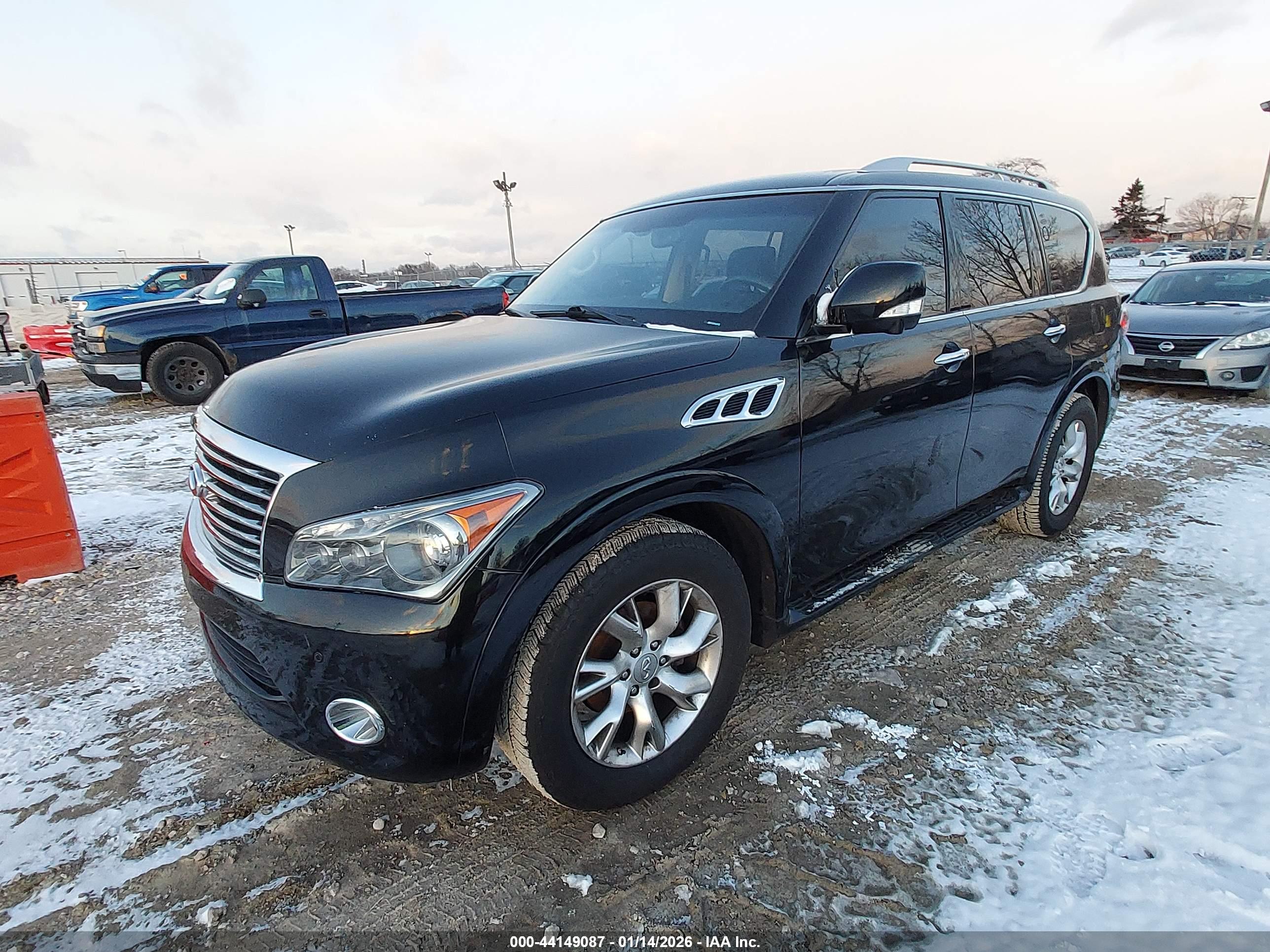 INFINITI QX56 image 2