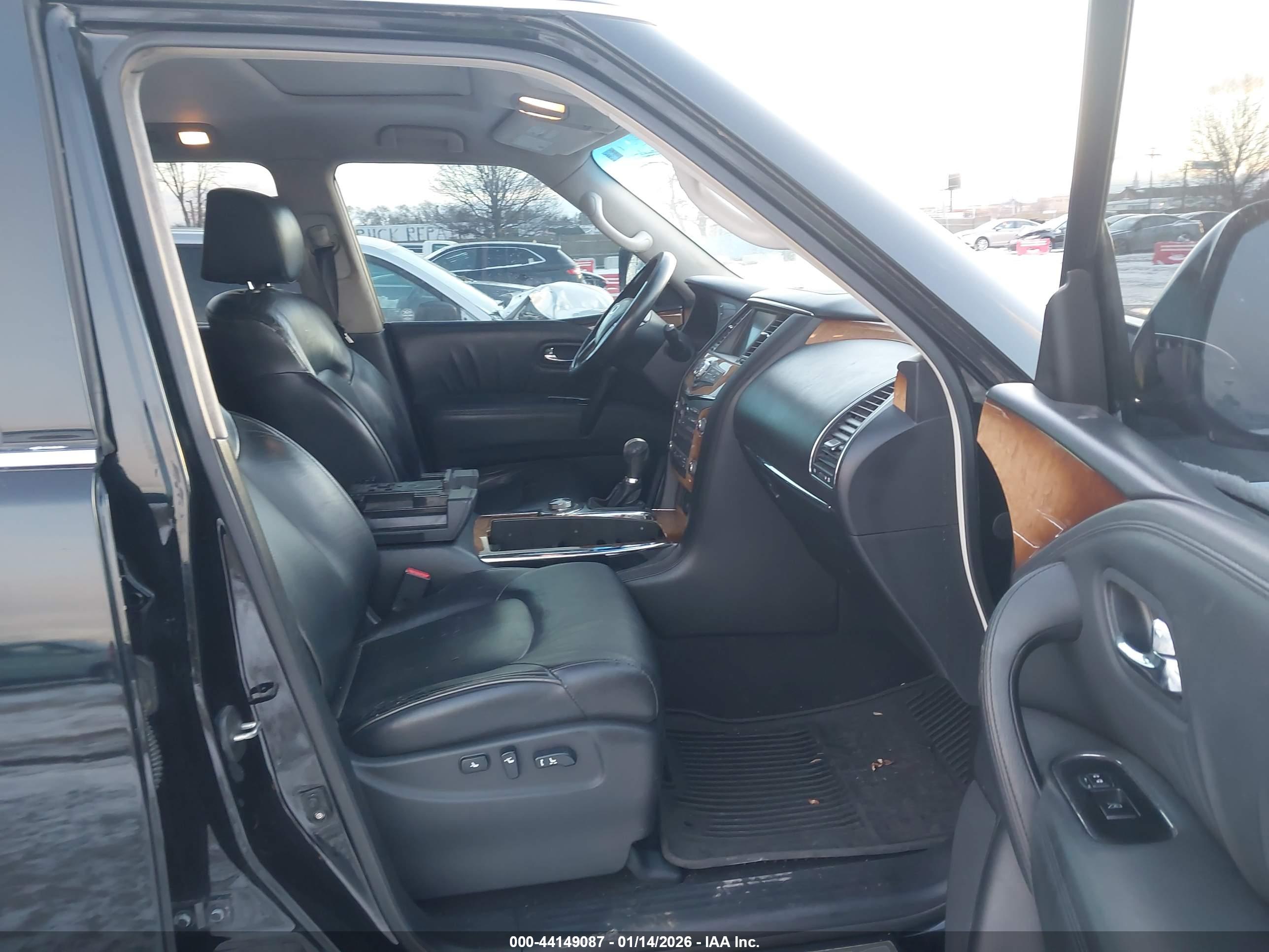 INFINITI QX56 image 5