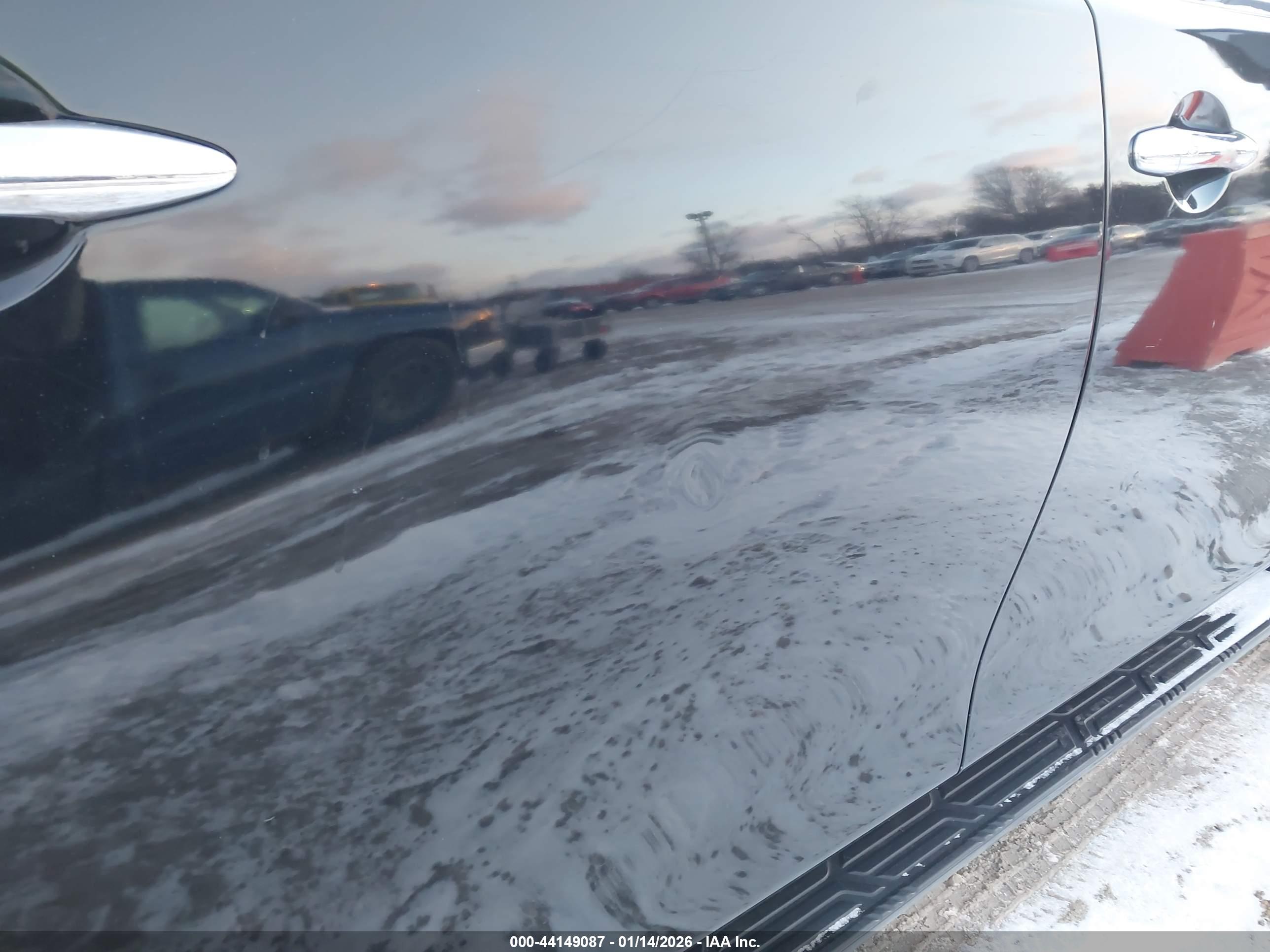 INFINITI QX56 image 6