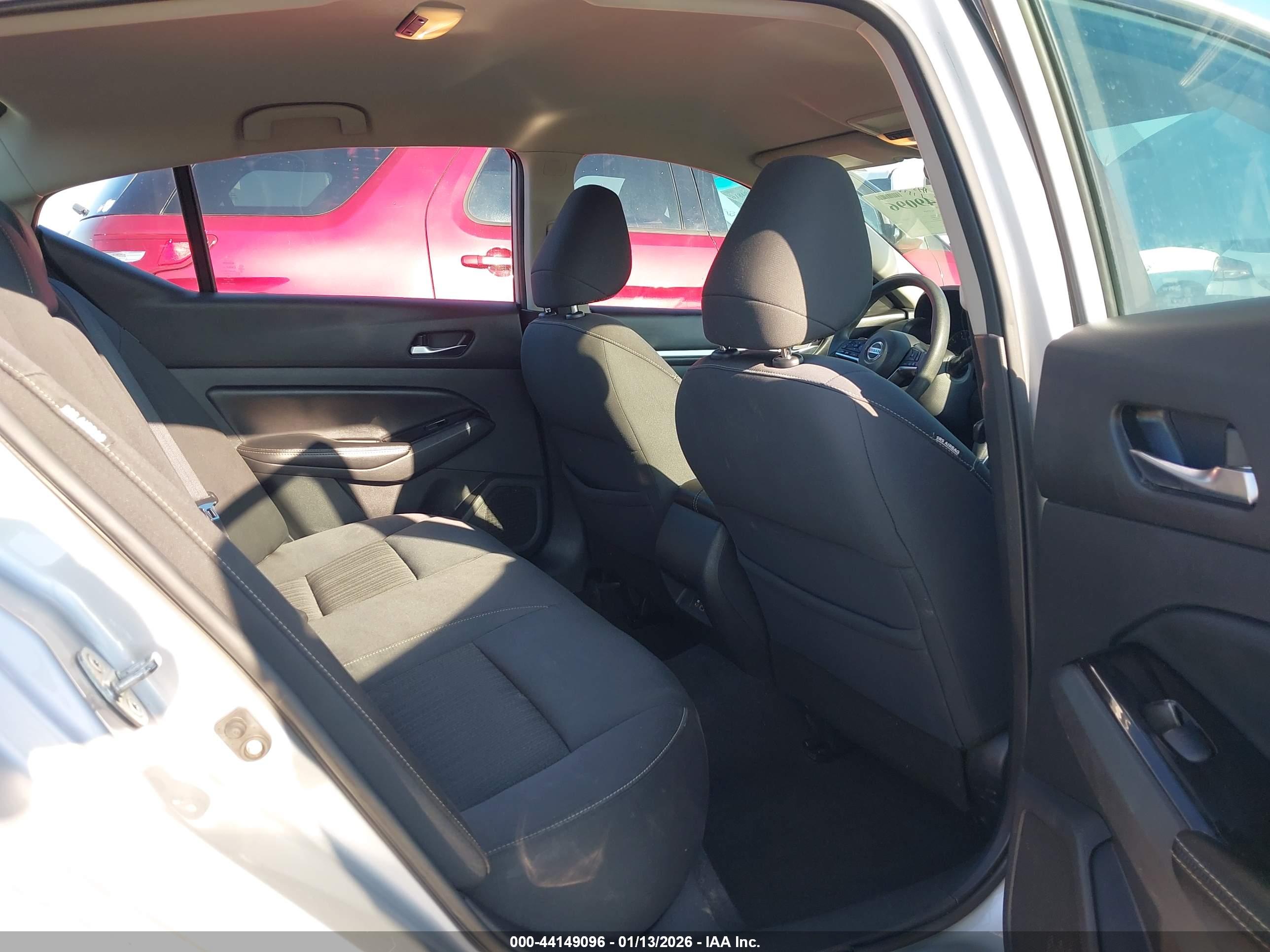 NISSAN ALTIMA image 8