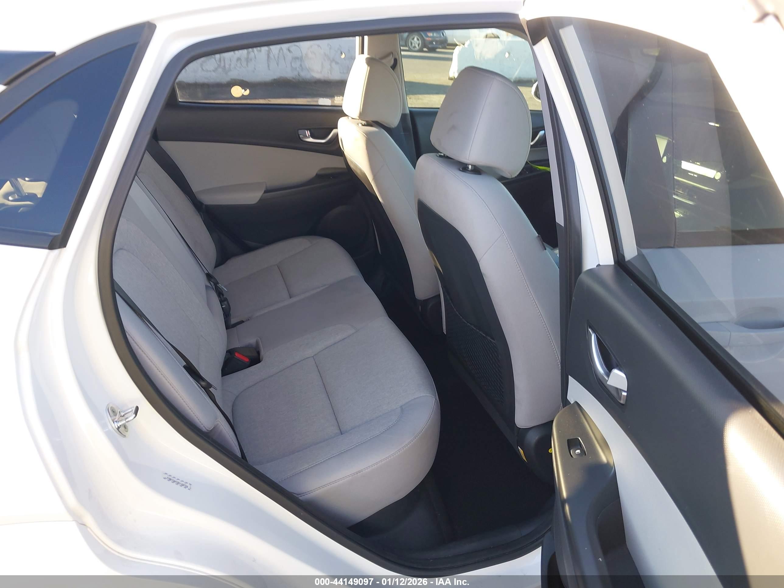 HYUNDAI KONA image 8