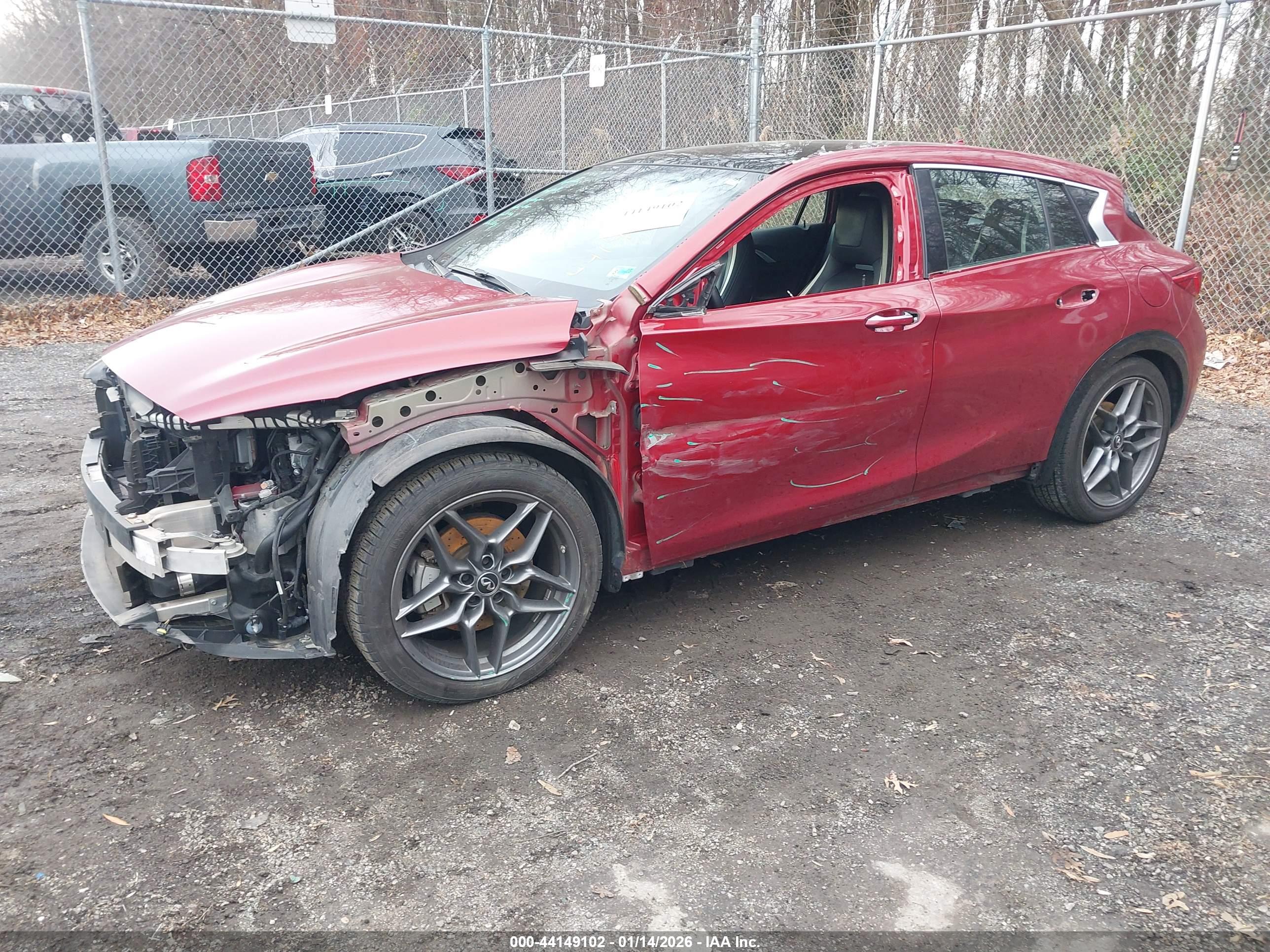 INFINITI QX30 image 2