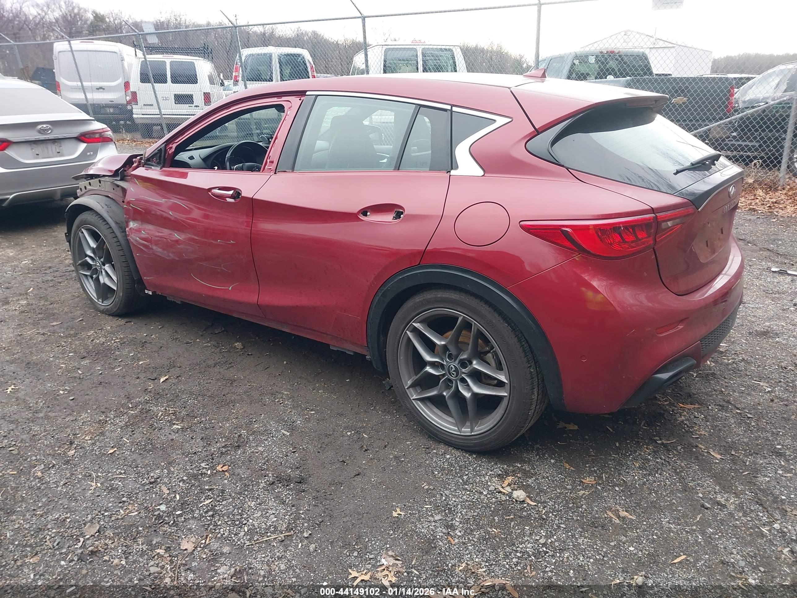 INFINITI QX30 image 3