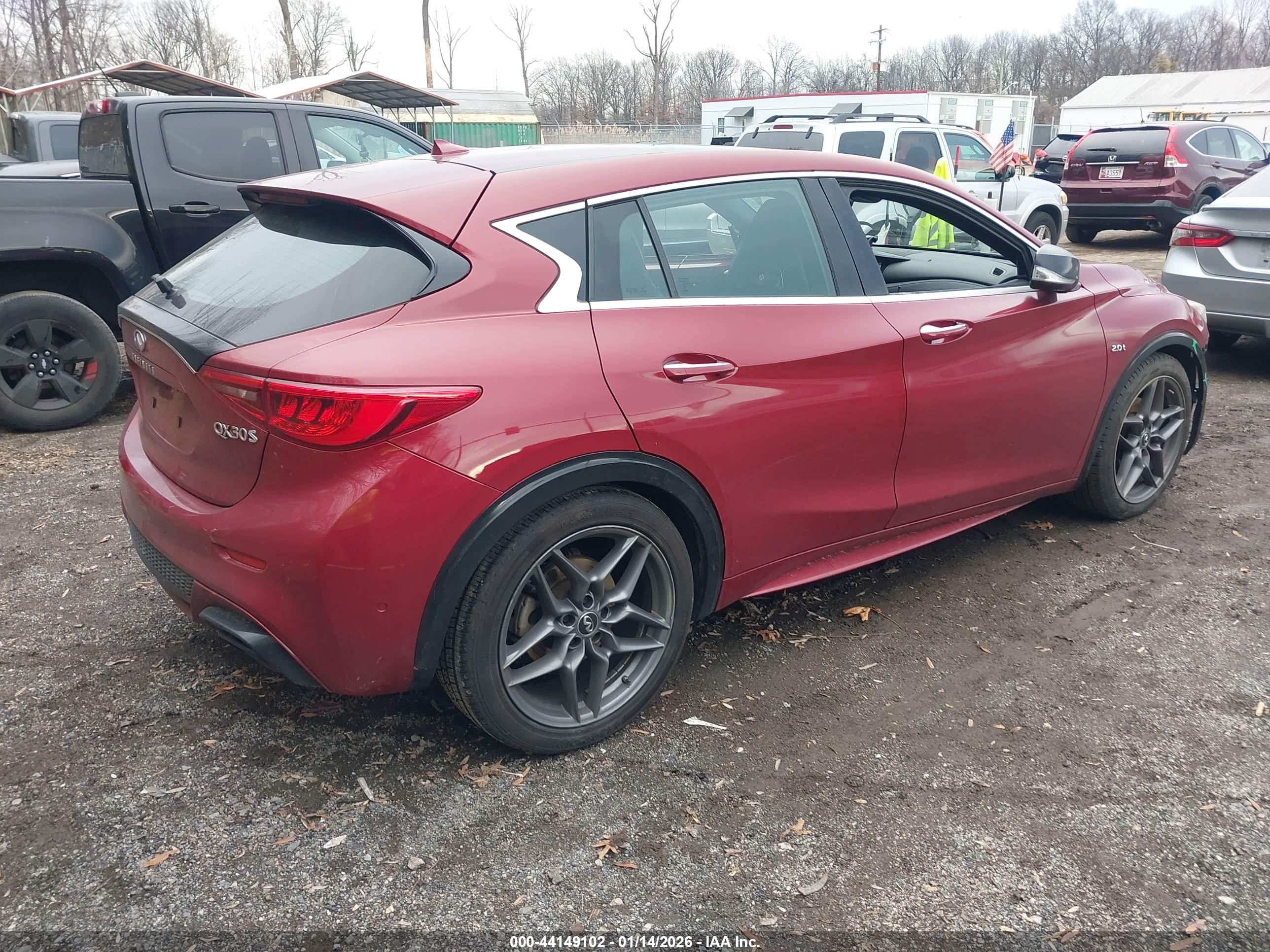 INFINITI QX30 image 4