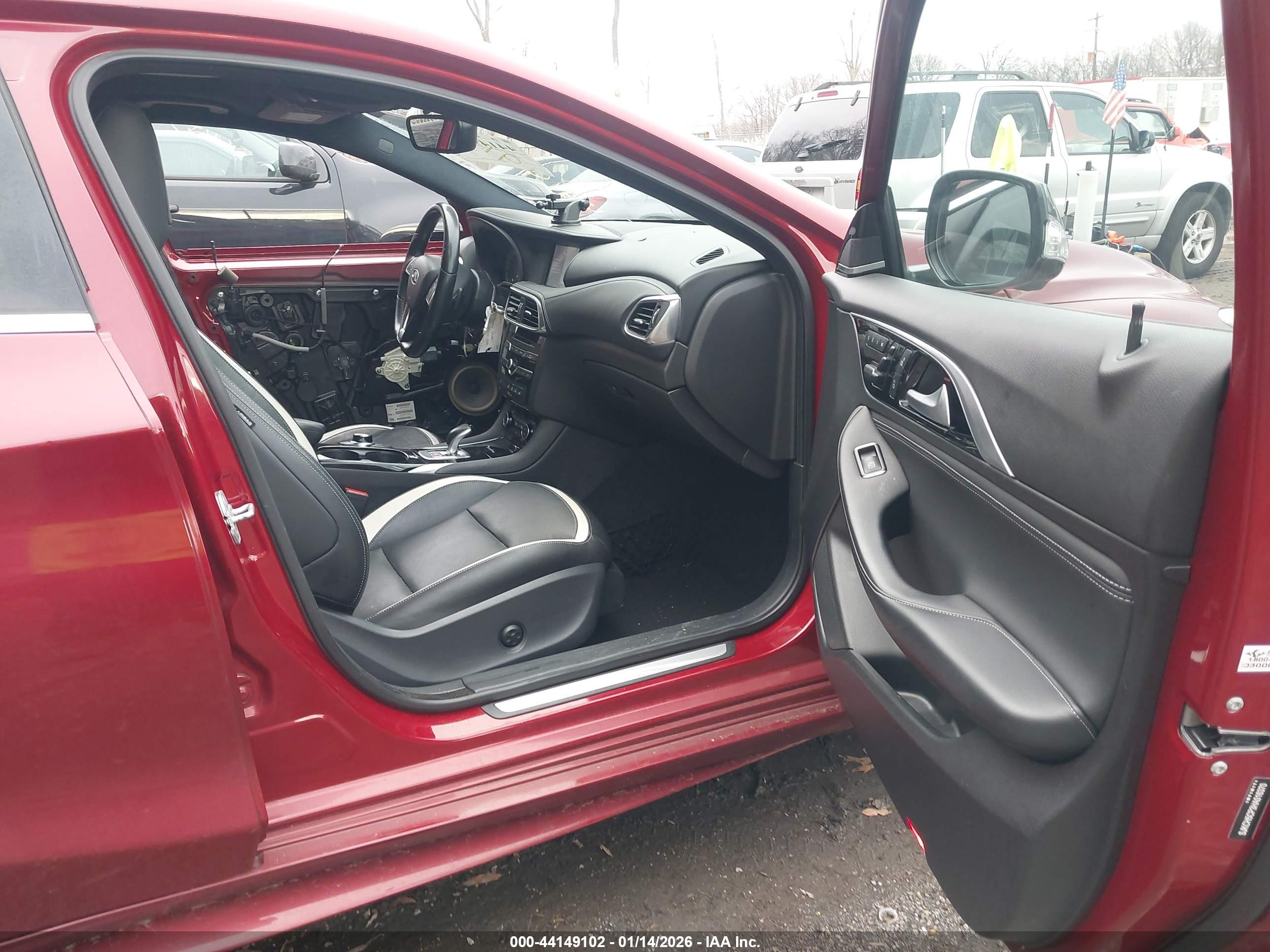 INFINITI QX30 image 5