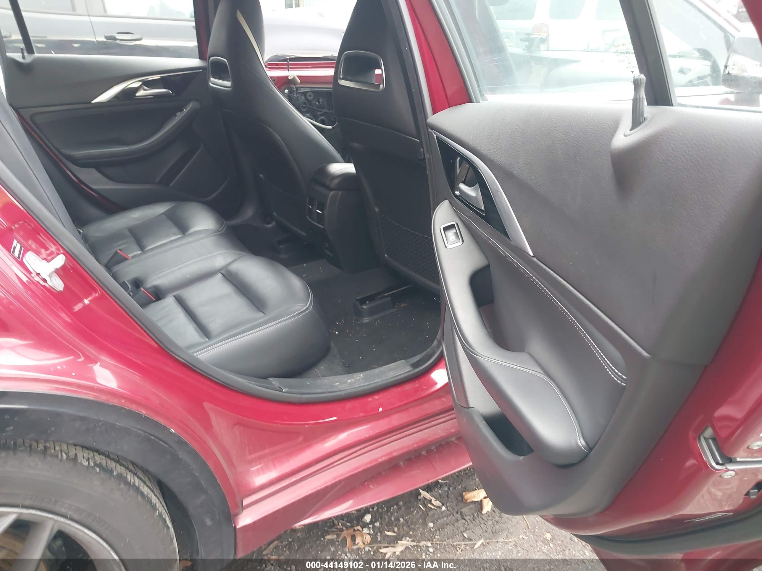 INFINITI QX30 image 8