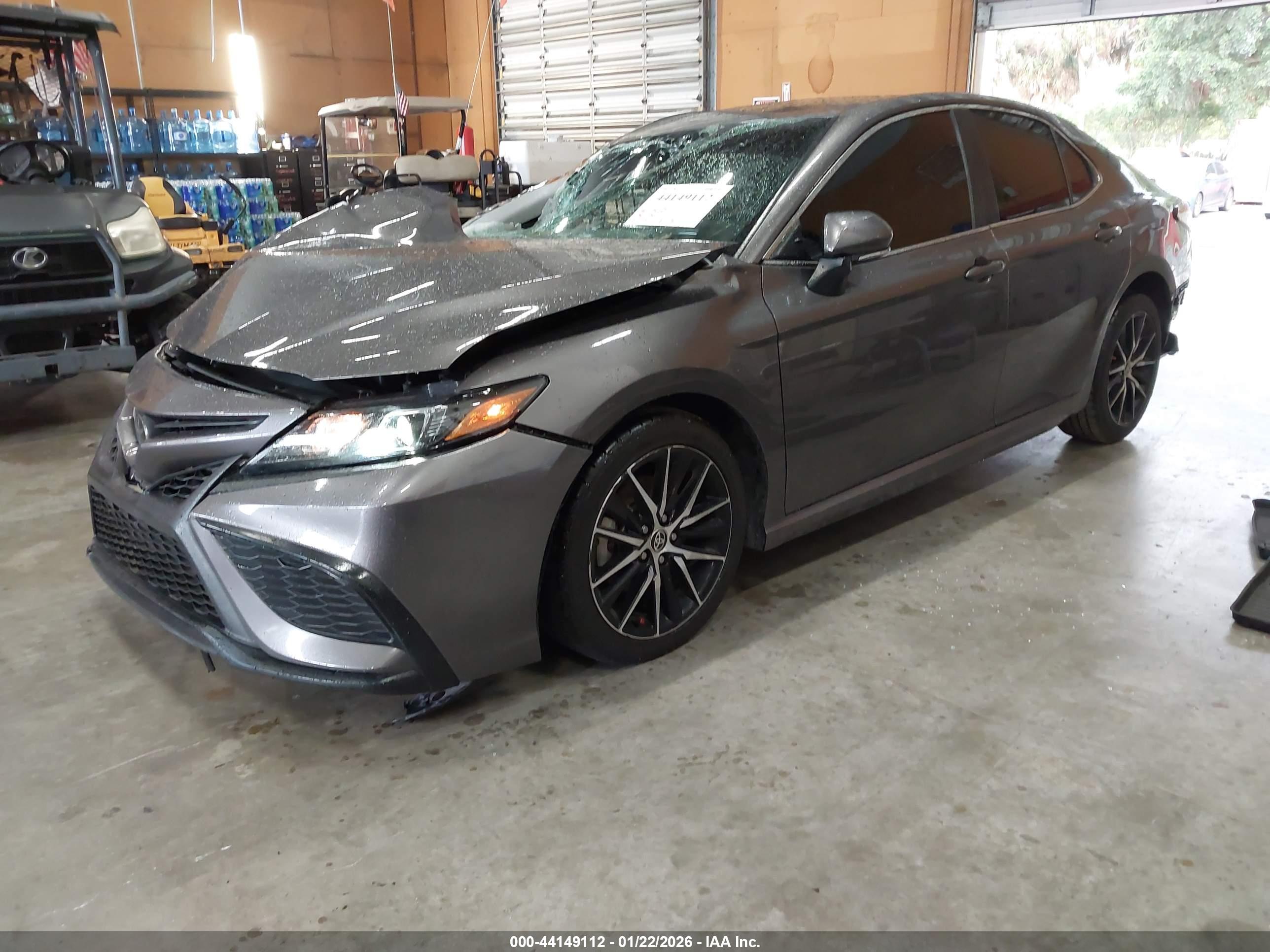 TOYOTA CAMRY image 2