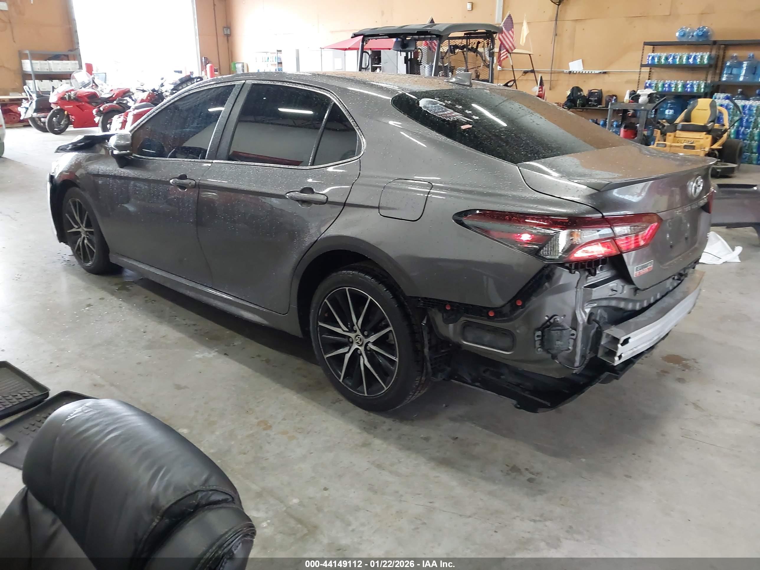 TOYOTA CAMRY image 3