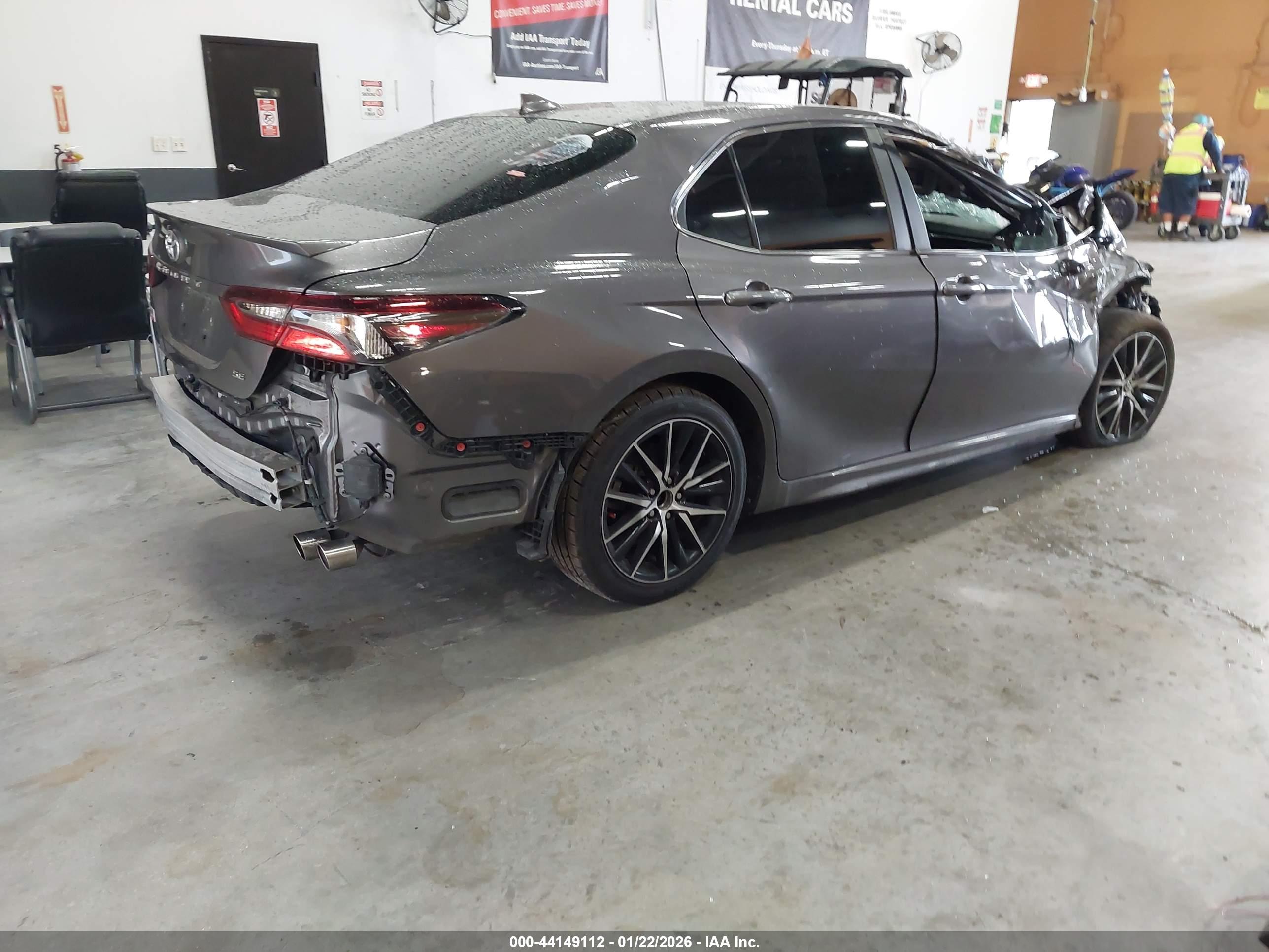 TOYOTA CAMRY image 4