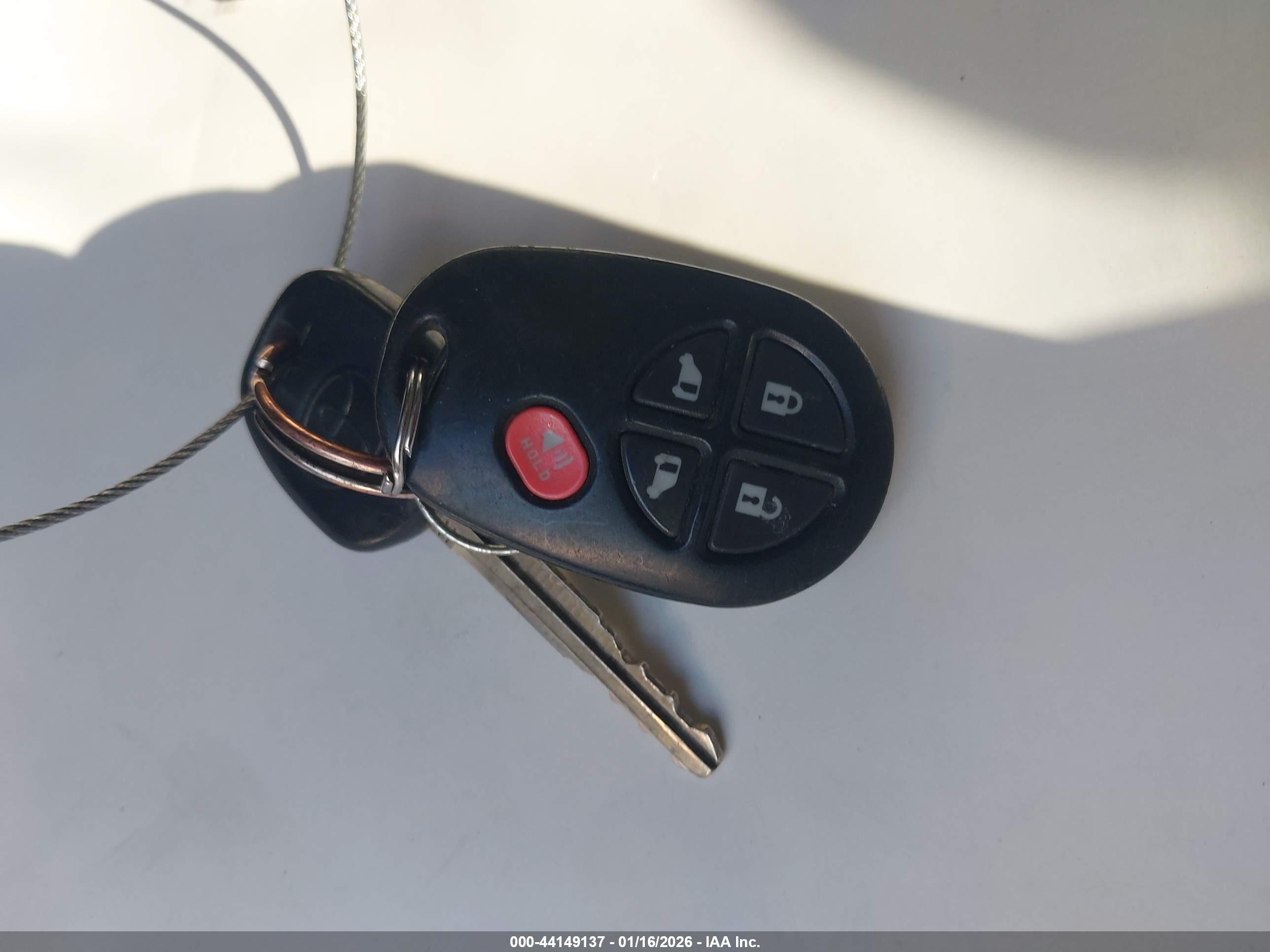 TOYOTA SIENNA image 11