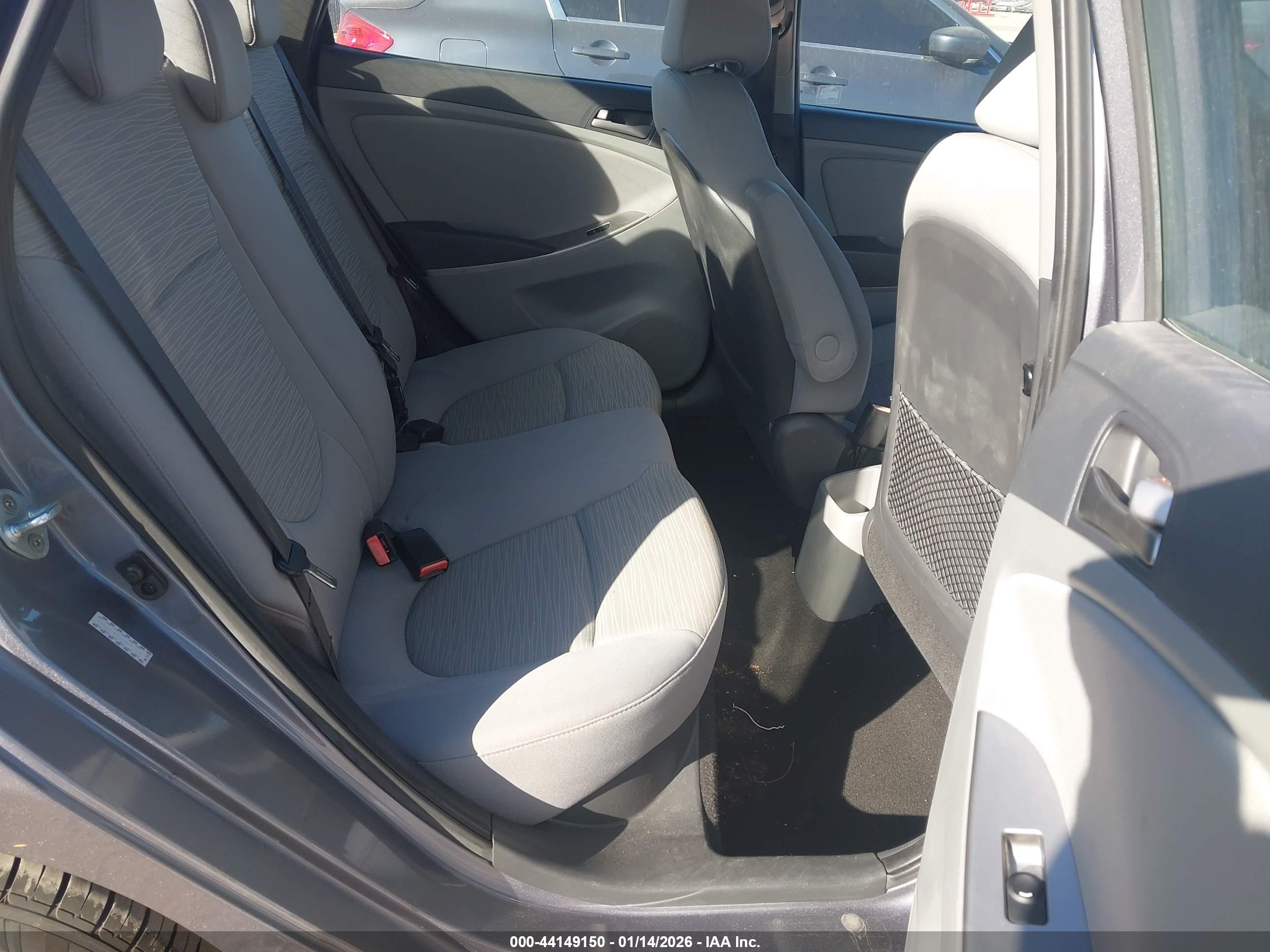 HYUNDAI ACCENT image 8