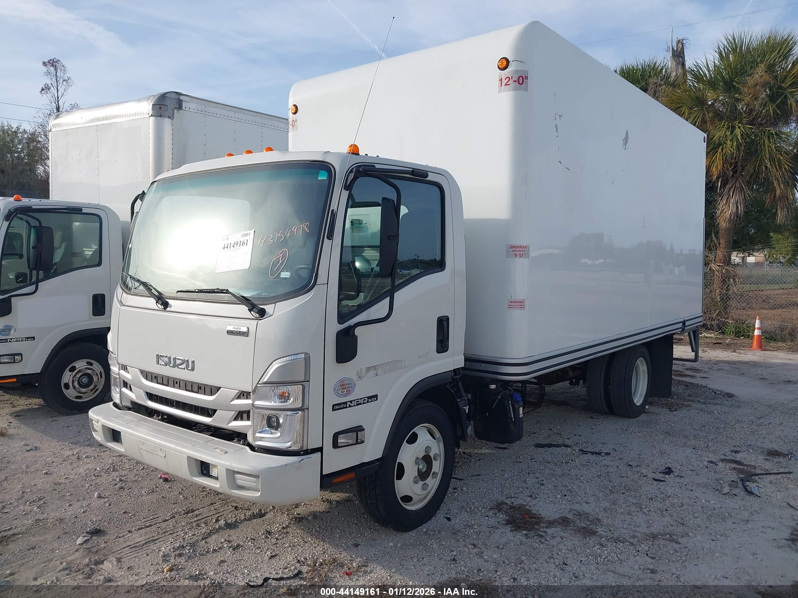 ISUZU NPR image 2