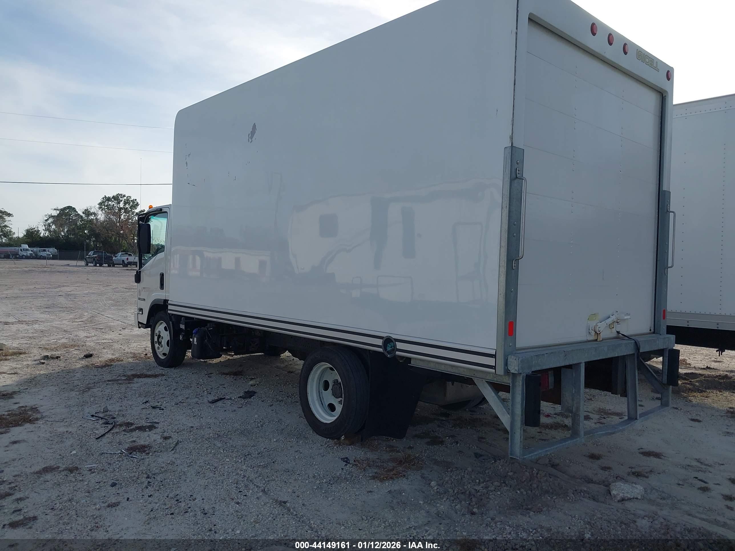 ISUZU NPR image 3