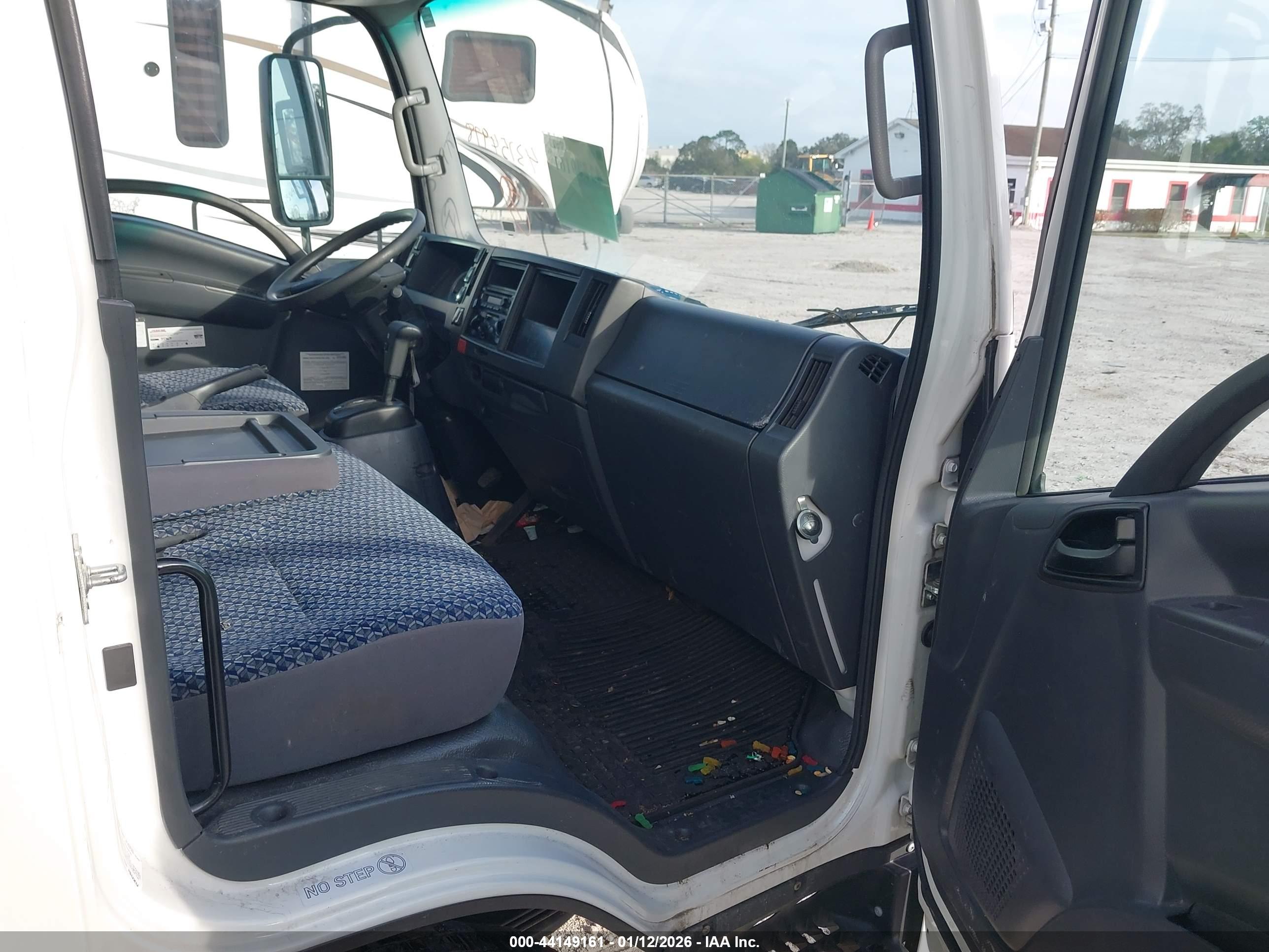 ISUZU NPR image 7