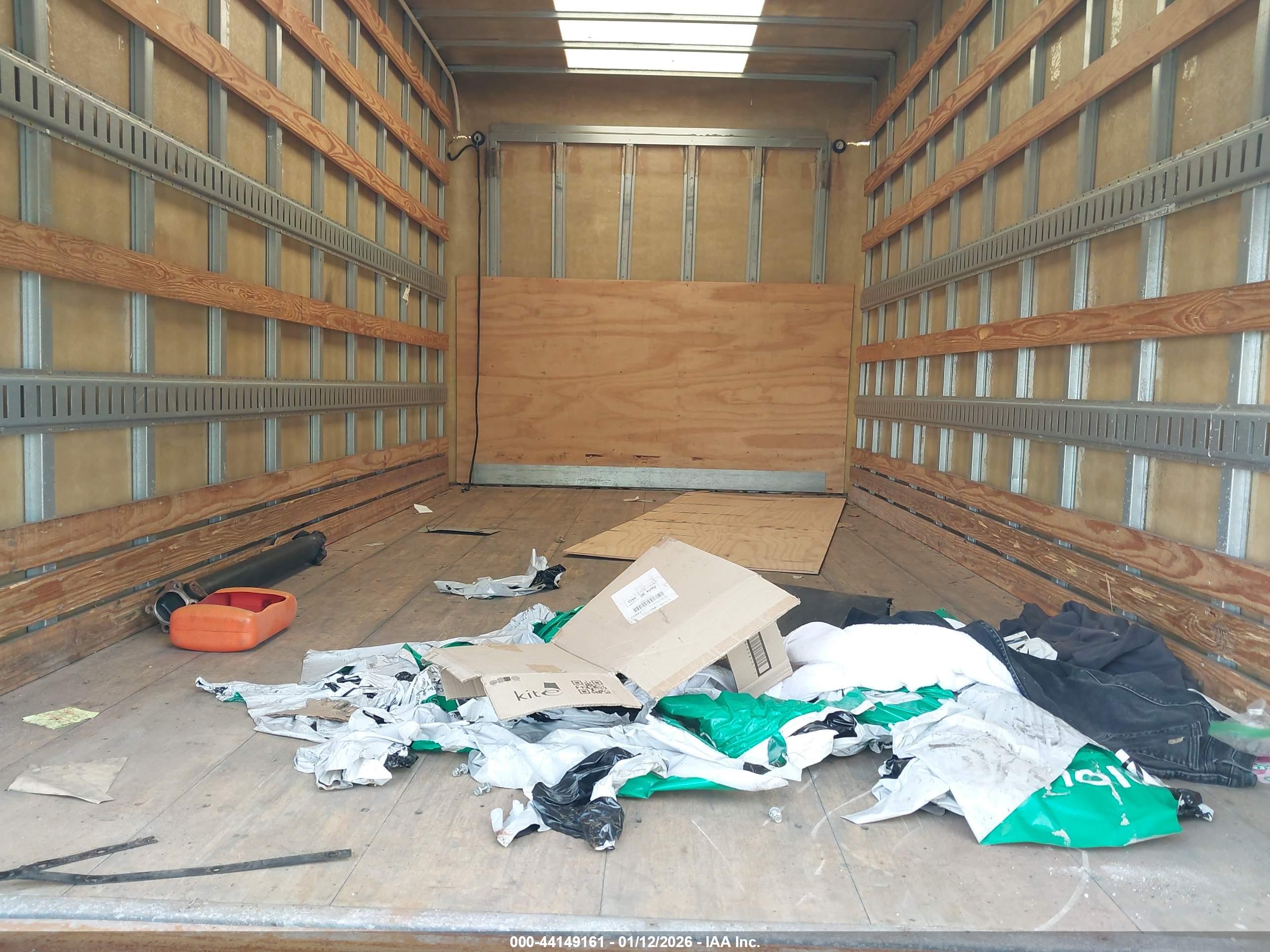 ISUZU NPR image 8