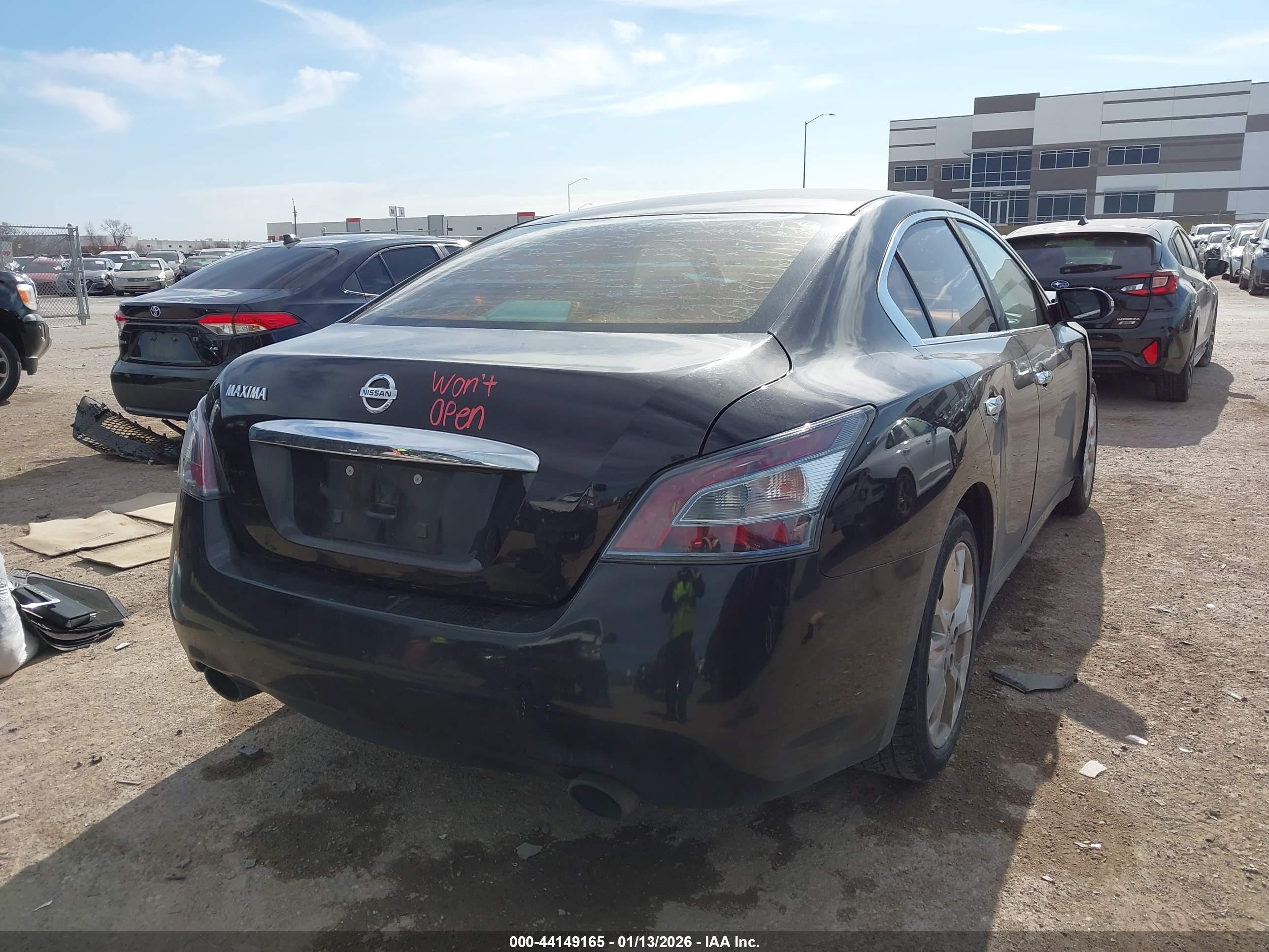 NISSAN MAXIMA image 4