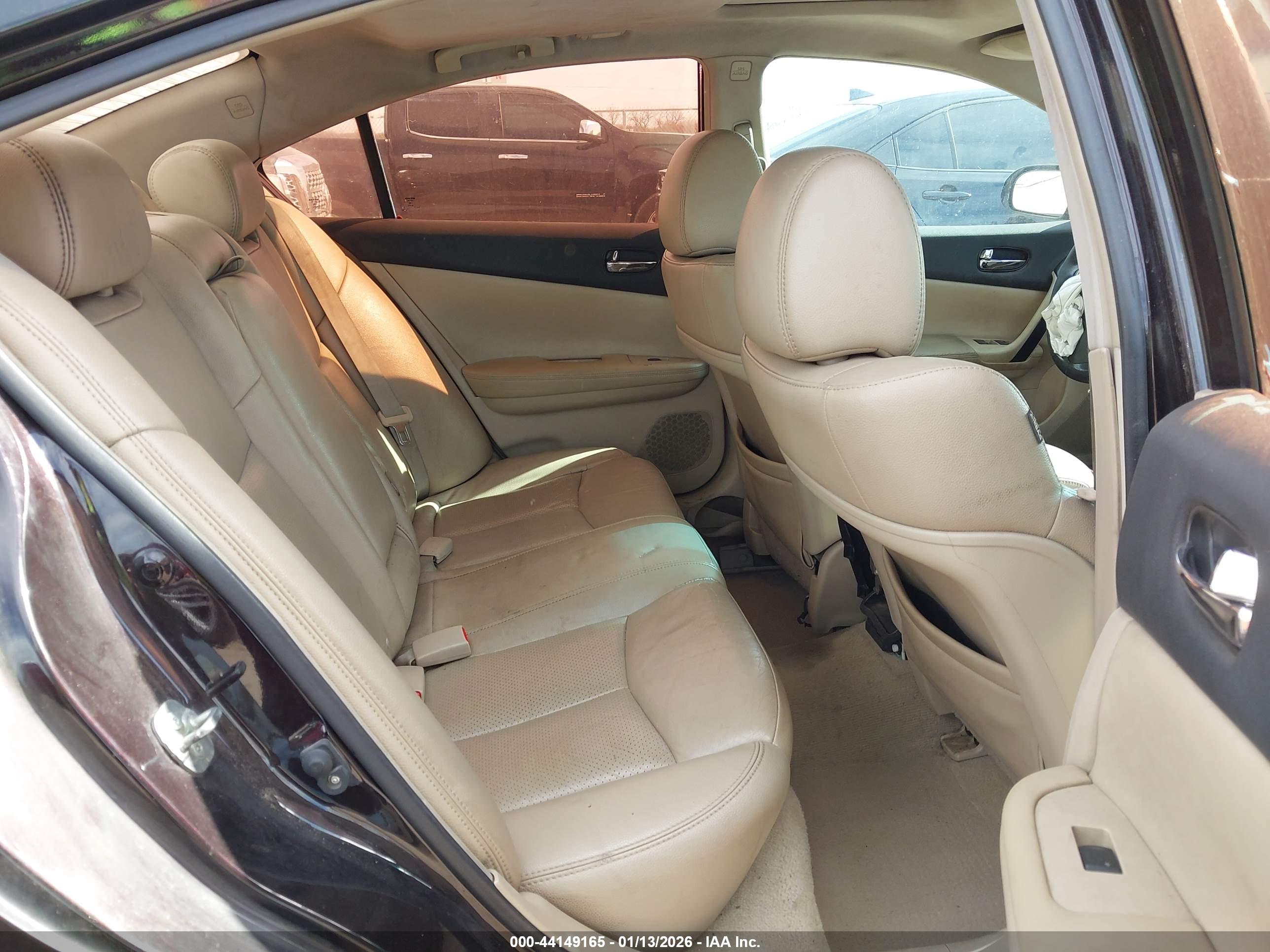 NISSAN MAXIMA image 8