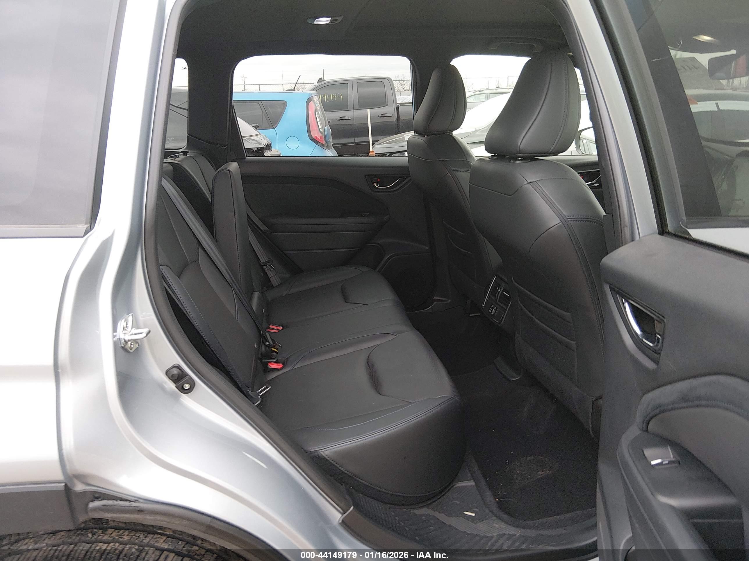 SUBARU FORESTER image 8