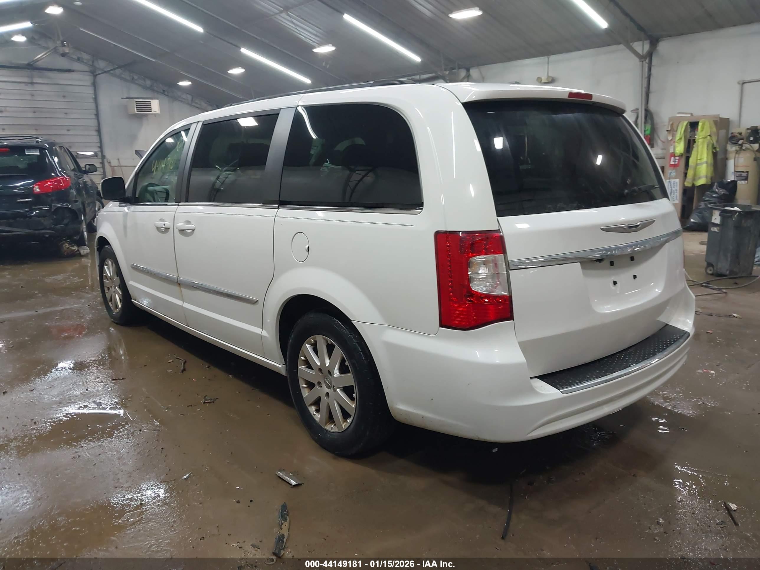 CHRYSLER TOWN image 3