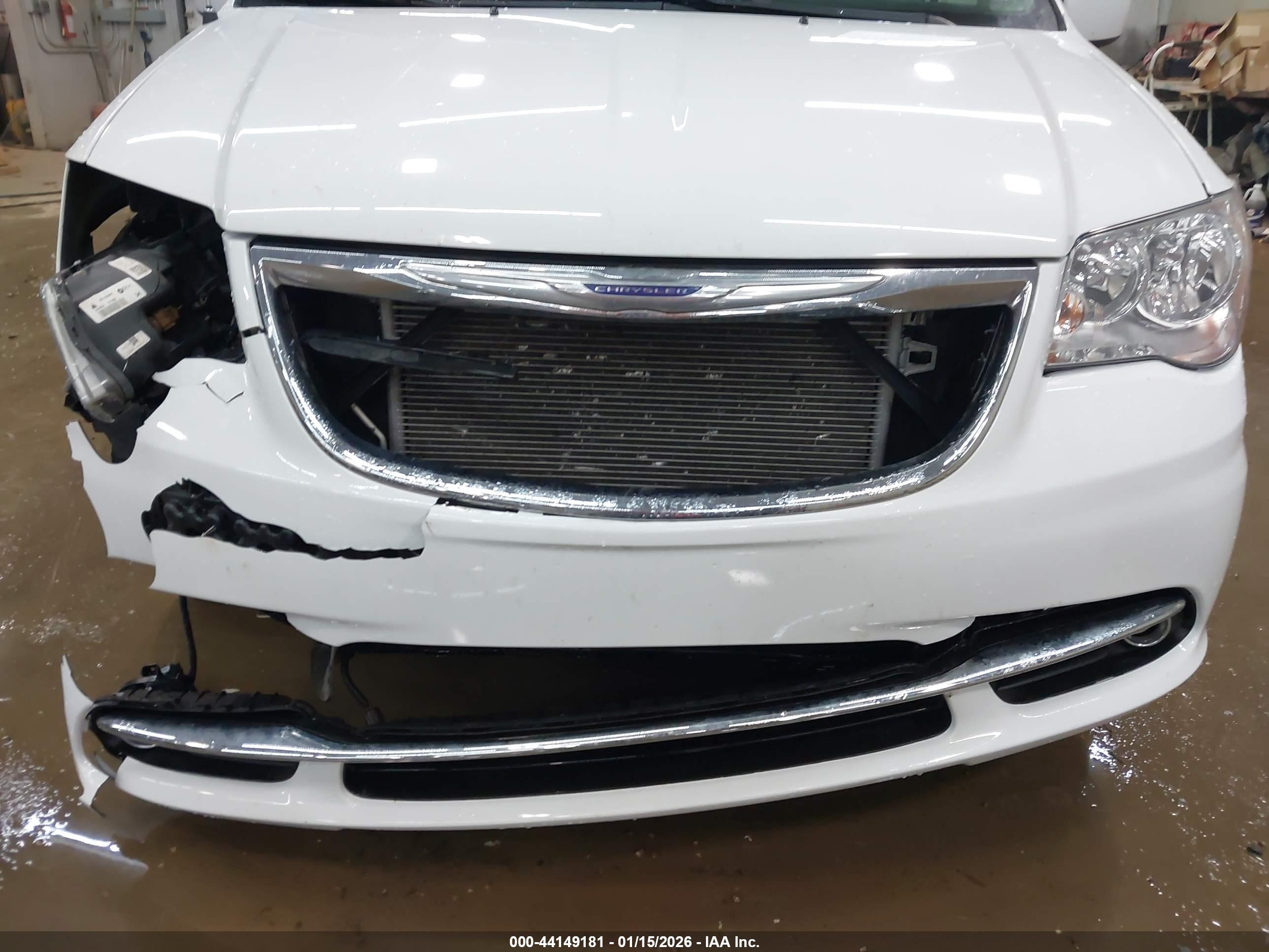 CHRYSLER TOWN image 6