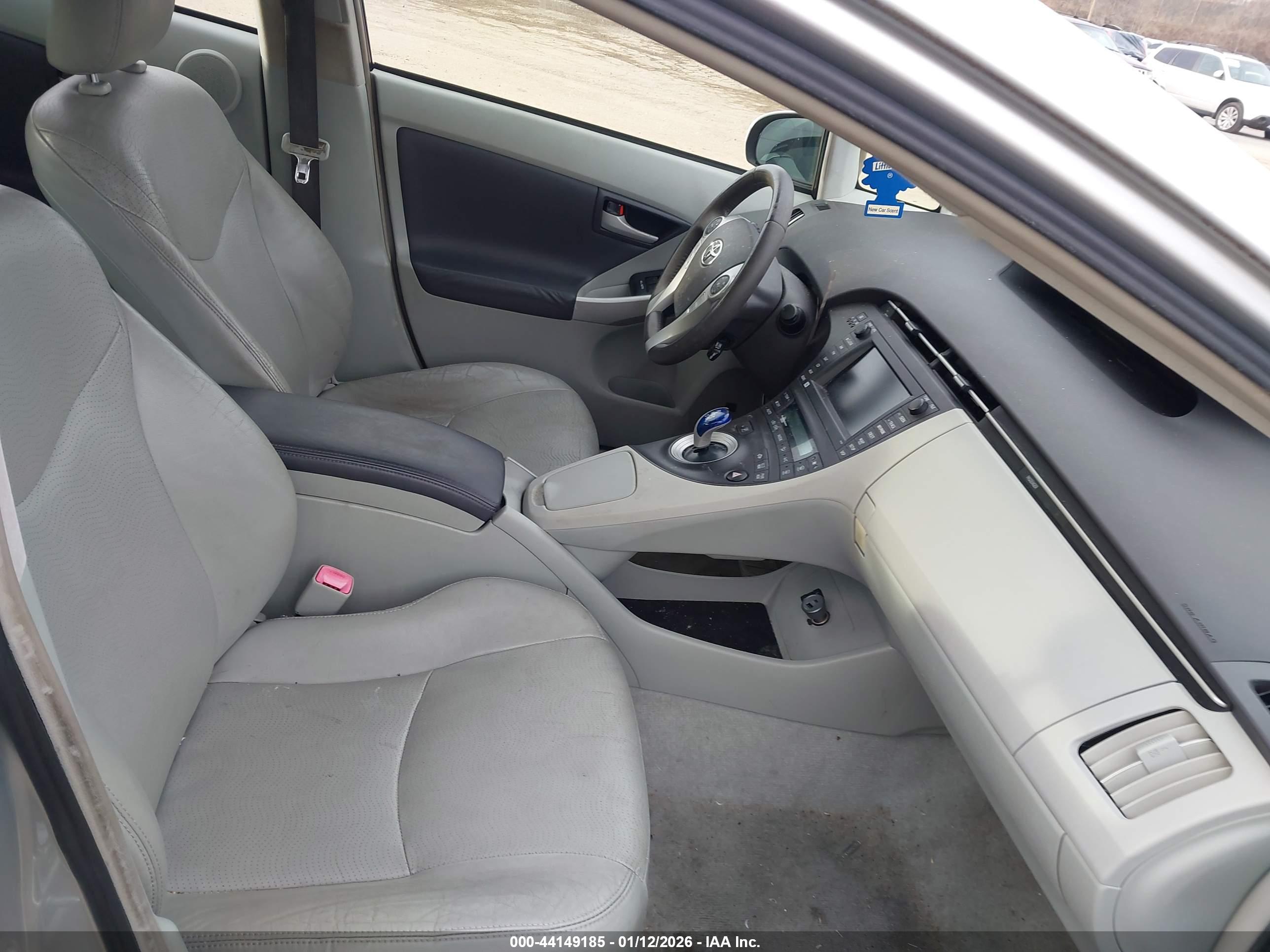 TOYOTA PRIUS image 5