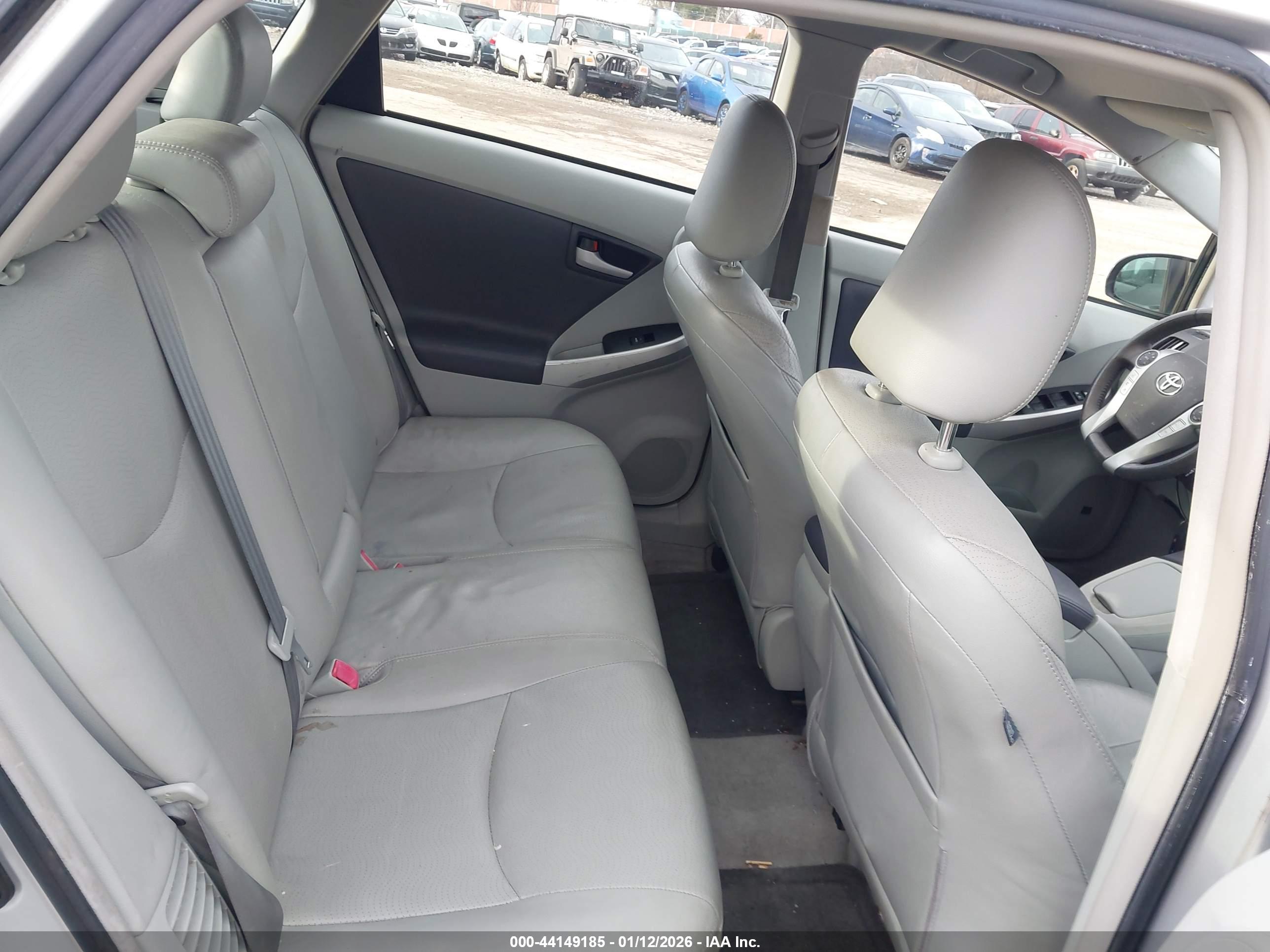 TOYOTA PRIUS image 8