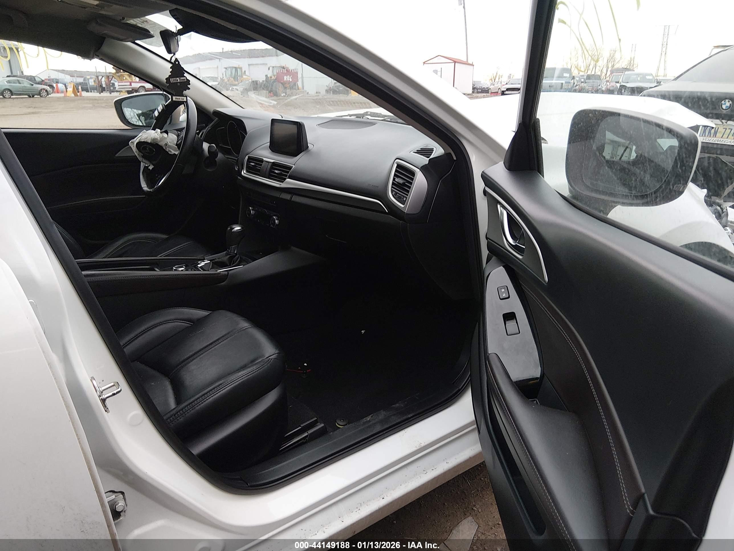 MAZDA MAZDA3 image 5
