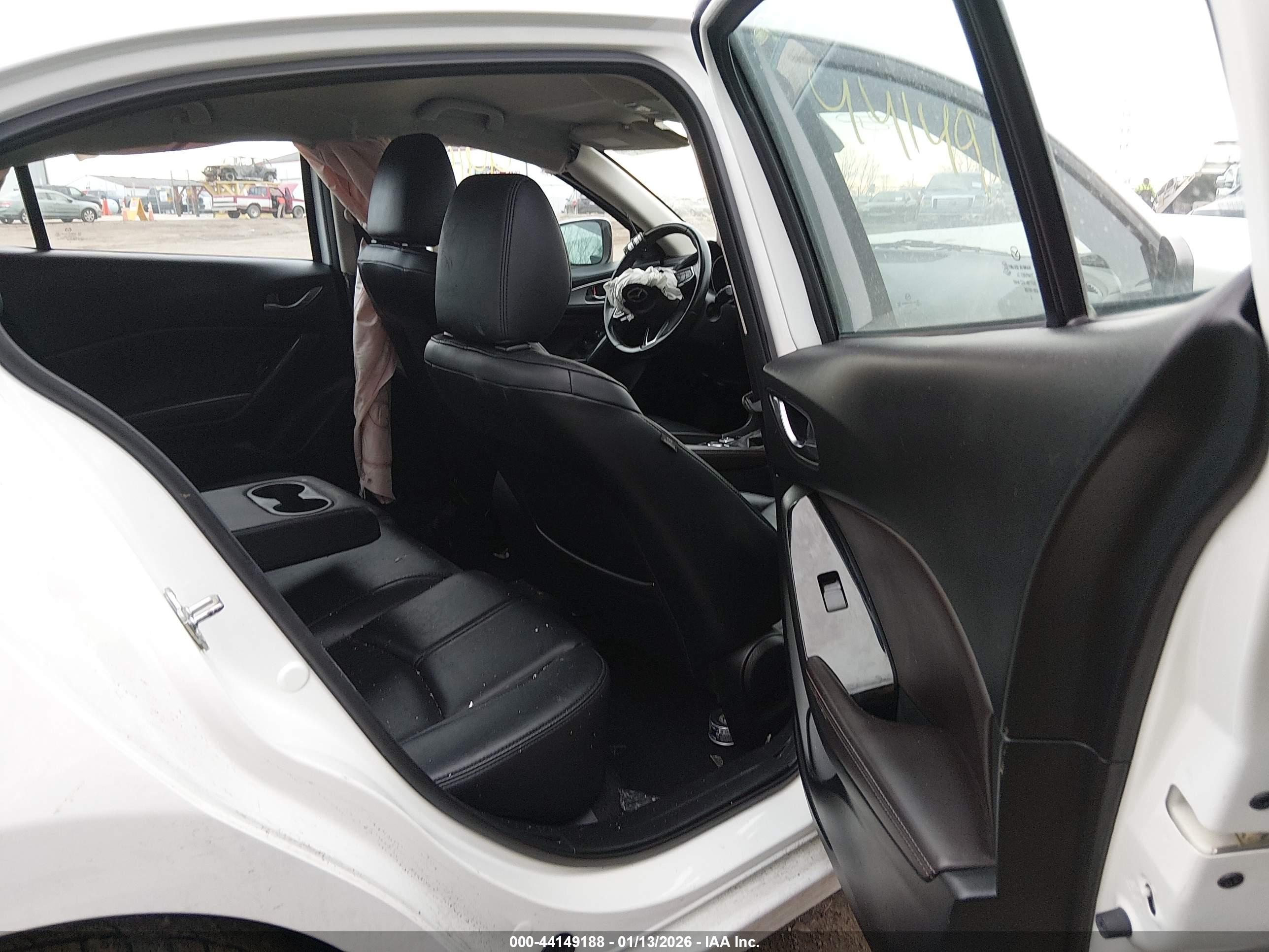 MAZDA MAZDA3 image 8