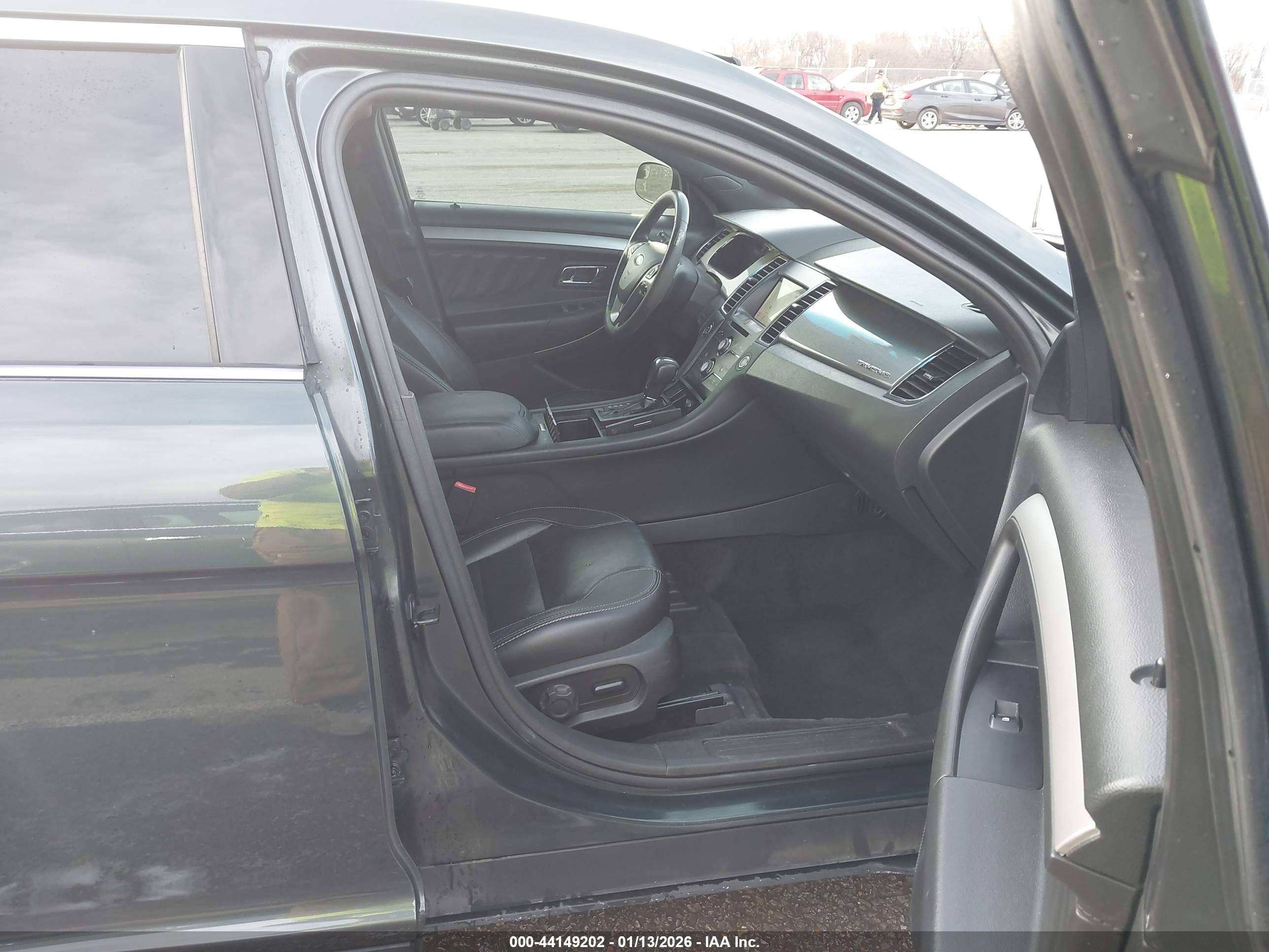 FORD TAURUS image 5
